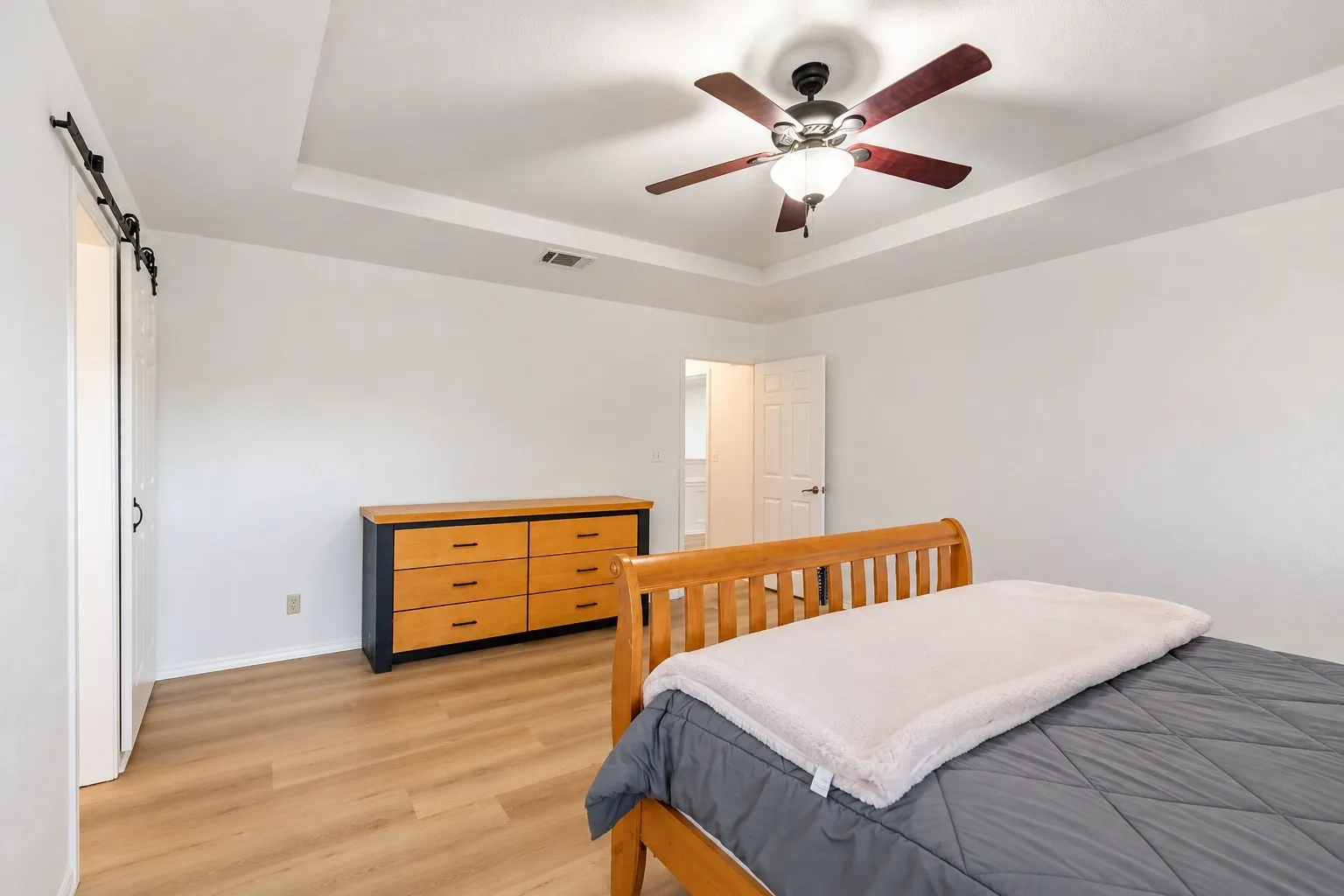 Single Family Residence For Sale in Tarrant County , 2108 Oakmeadow Place, Bedford, Texas 76021, 4 Bedroom, 2 Bathroom, 2 Garage spaces, 2,419 Sqft, built in 1986, mls#21398944, Real Estate Agent in Bedford, Homes For Sale in Tarrant county, Homes For Sale in Bedford, Realtor in Bedford Texas, Real Estate Brokerage Independent Realty Texas, Luminita Cordes Realtor