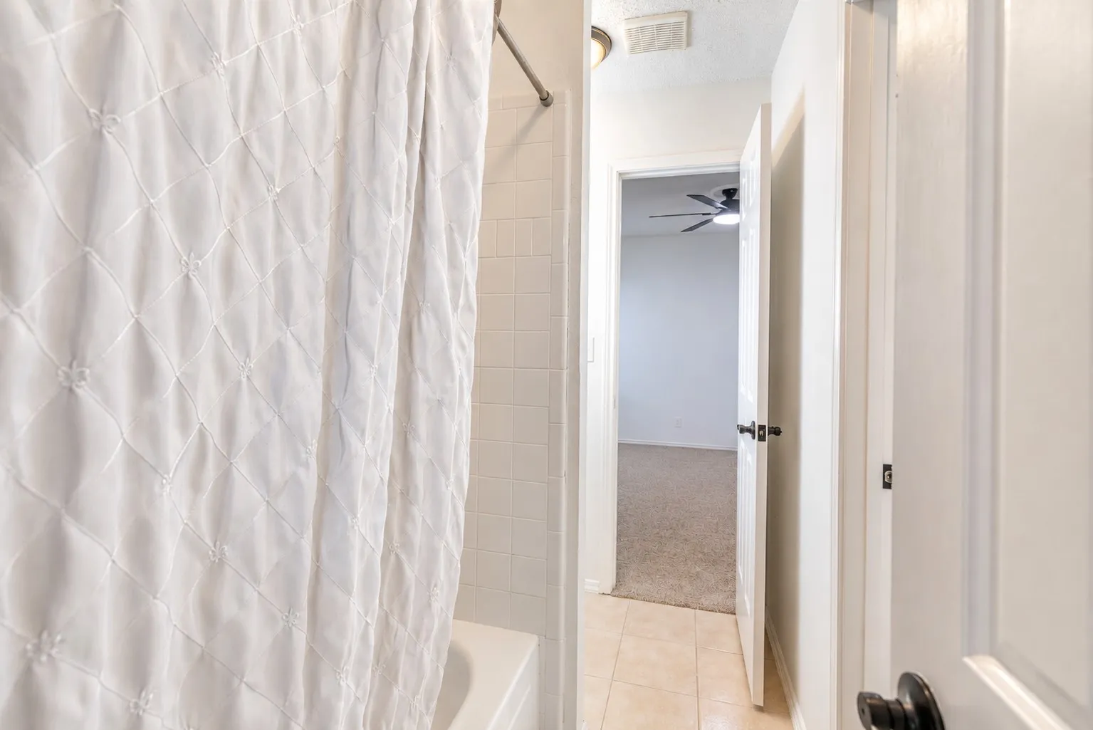 Single Family Residence For Sale in Tarrant County , 2108 Oakmeadow Place, Bedford, Texas 76021, 4 Bedroom, 2 Bathroom, 2 Garage spaces, 2,419 Sqft, built in 1986, mls#21398944, Real Estate Agent in Bedford, Homes For Sale in Tarrant county, Homes For Sale in Bedford, Realtor in Bedford Texas, Real Estate Brokerage Independent Realty Texas, Luminita Cordes Realtor