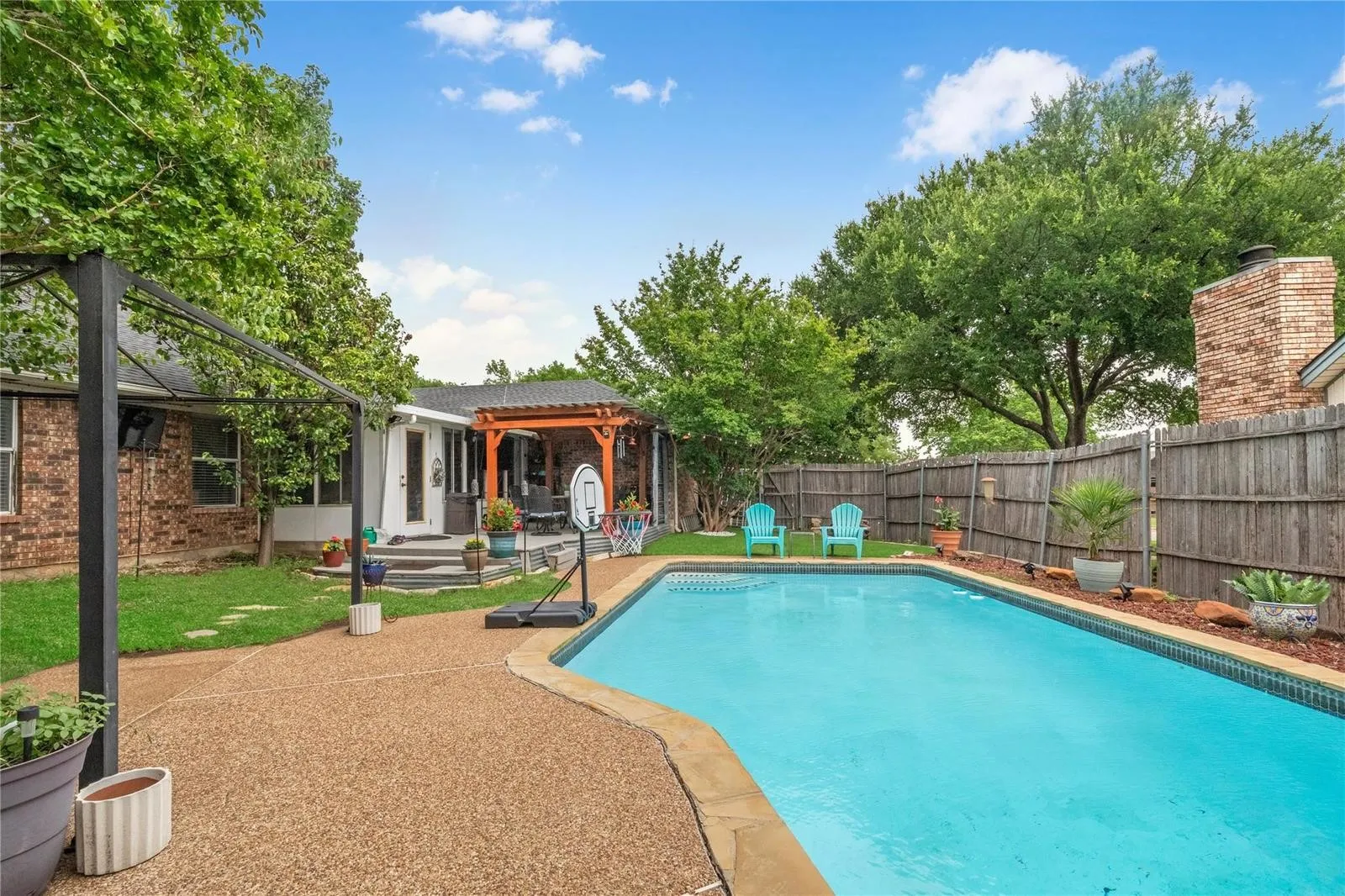 Single Family Residence For Sale in Tarrant County , 2108 Oakmeadow Place, Bedford, Texas 76021, 4 Bedroom, 2 Bathroom, 2 Garage spaces, 2,419 Sqft, built in 1986, mls#21398944, Real Estate Agent in Bedford, Homes For Sale in Tarrant county, Homes For Sale in Bedford, Realtor in Bedford Texas, Real Estate Brokerage Independent Realty Texas, Luminita Cordes Realtor
