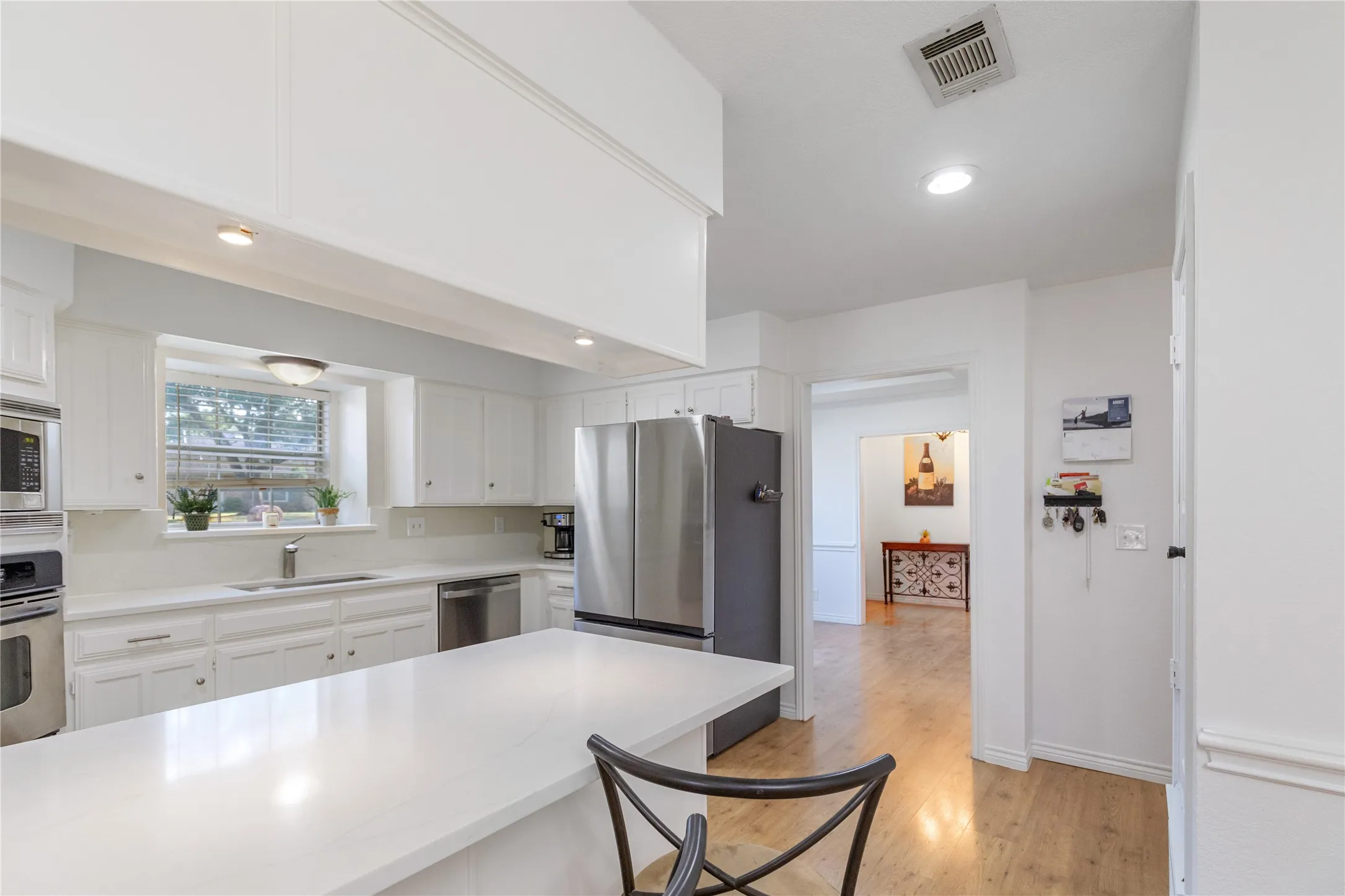 Single Family Residence For Sale in Tarrant County , 2108 Oakmeadow Place, Bedford, Texas 76021, 4 Bedroom, 2 Bathroom, 2 Garage spaces, 2,419 Sqft, built in 1986, mls#21398944, Real Estate Agent in Bedford, Homes For Sale in Tarrant county, Homes For Sale in Bedford, Realtor in Bedford Texas, Real Estate Brokerage Independent Realty Texas, Luminita Cordes Realtor