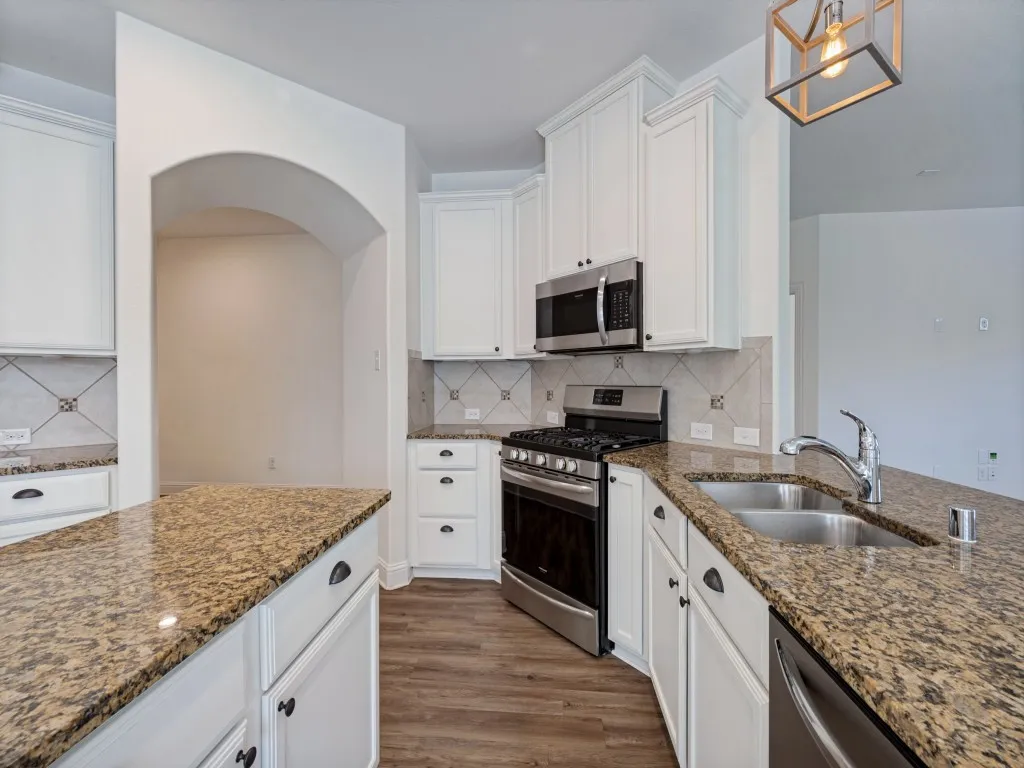 Single Family Residence For Sale in Denton County , 4501 Lakeview Drive, Frisco, Texas 75036, 3 Bedroom, 2 Bathroom, 2 Garage spaces, 1,788 Sqft, built in 2018, mls#21400472, Real Estate Agent in Frisco, Homes For Sale in Denton county, Homes For Sale in Frisco, Realtor in Frisco Texas, Real Estate Brokerage Independent Realty Texas, Luminita Cordes Realtor