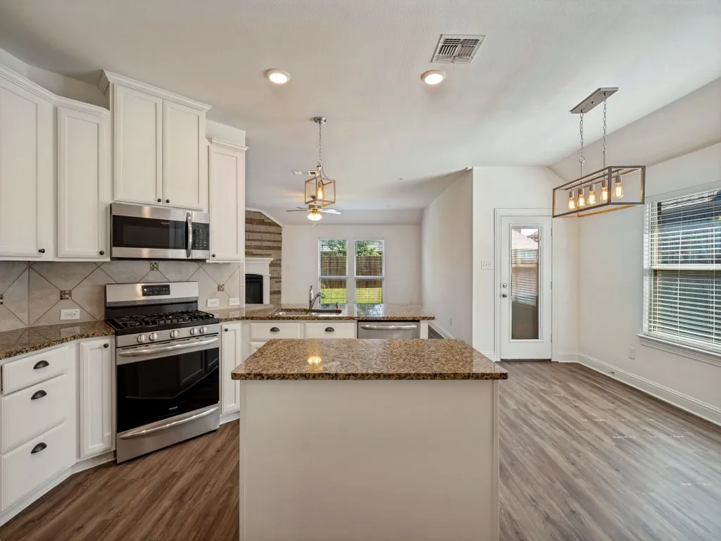 Single Family Residence For Sale in Denton County , 4501 Lakeview Drive, Frisco, Texas 75036, 3 Bedroom, 2 Bathroom, 2 Garage spaces, 1,788 Sqft, built in 2018, mls#21400472, Real Estate Agent in Frisco, Homes For Sale in Denton county, Homes For Sale in Frisco, Realtor in Frisco Texas, Real Estate Brokerage Independent Realty Texas, Luminita Cordes Realtor
