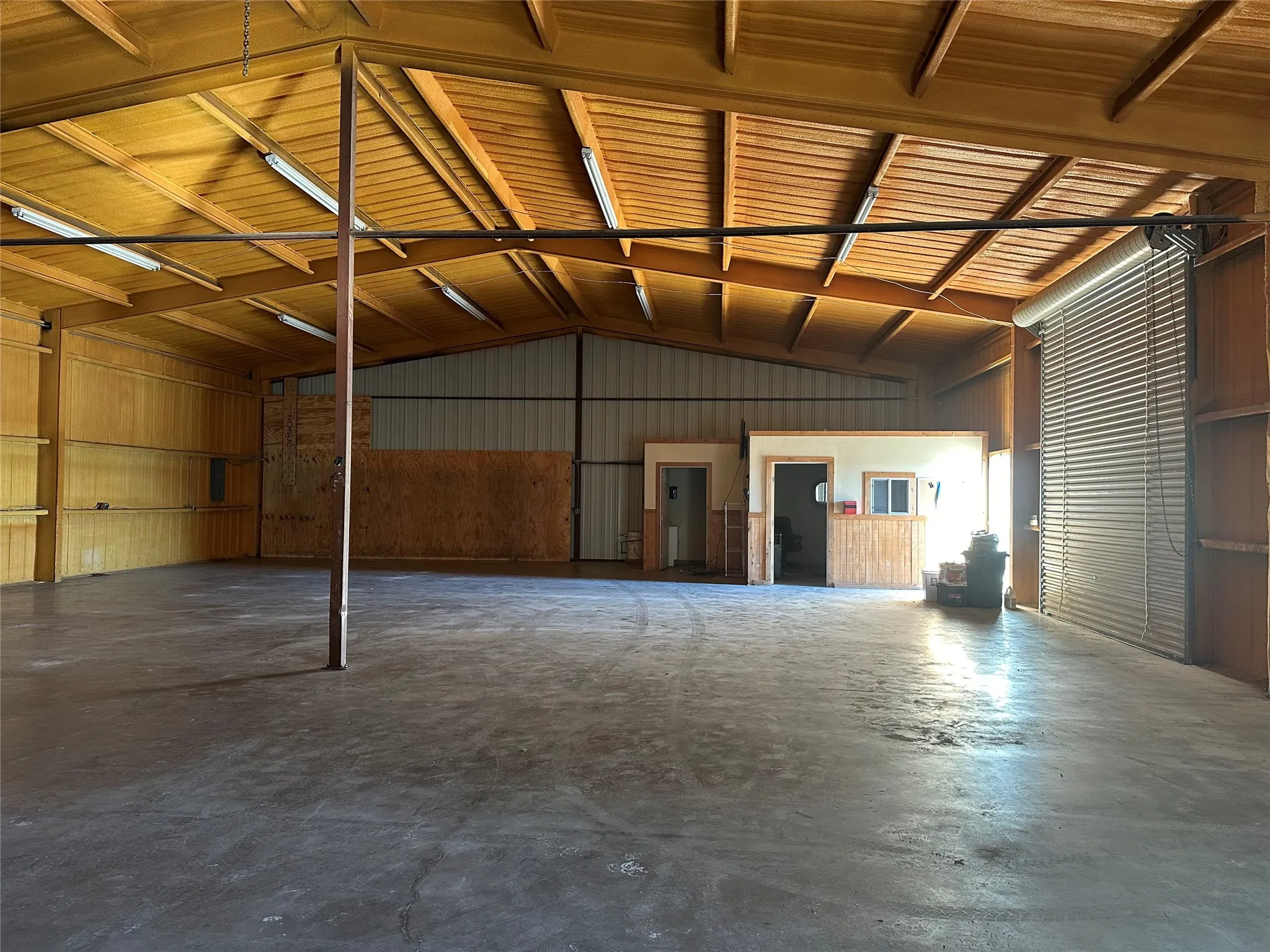 Warehouse For Rent in Parker County , 1886 Mineral Wells Highway 302, Weatherford, Texas 76088, 0, 0, Garage spaces, 0 Sqft, built in 2009, mls#21399682, Real Estate Agent in Weatherford, Homes For Rent in Parker county, Homes For Rent in Weatherford, Realtor in Weatherford Texas, Real Estate Brokerage Independent Realty Texas, Luminita Cordes Realtor