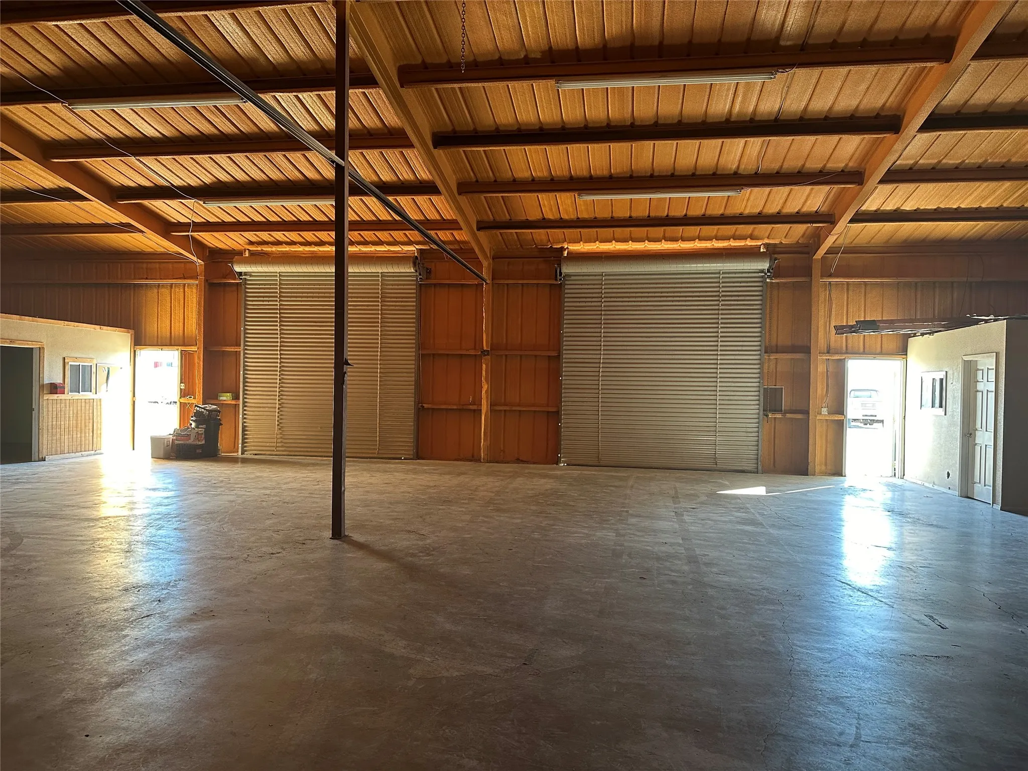 Warehouse For Rent in Parker County , 1886 Mineral Wells Highway 302, Weatherford, Texas 76088, 0, 0, Garage spaces, 0 Sqft, built in 2009, mls#21399682, Real Estate Agent in Weatherford, Homes For Rent in Parker county, Homes For Rent in Weatherford, Realtor in Weatherford Texas, Real Estate Brokerage Independent Realty Texas, Luminita Cordes Realtor