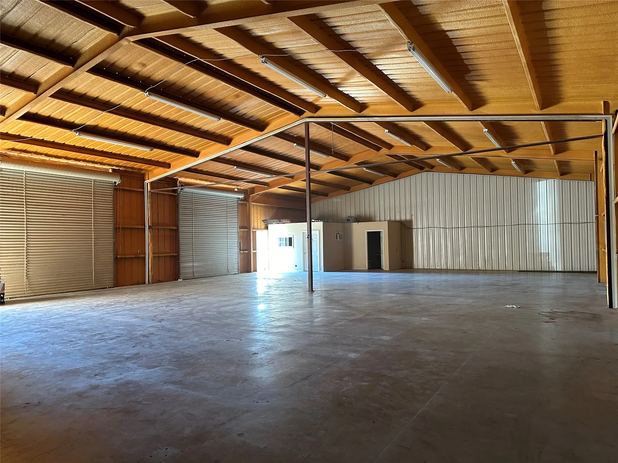 Warehouse For Rent in Parker County , 1886 Mineral Wells Highway 302, Weatherford, Texas 76088, 0, 0, Garage spaces, 0 Sqft, built in 2009, mls#21399682, Real Estate Agent in Weatherford, Homes For Rent in Parker county, Homes For Rent in Weatherford, Realtor in Weatherford Texas, Real Estate Brokerage Independent Realty Texas, Luminita Cordes Realtor