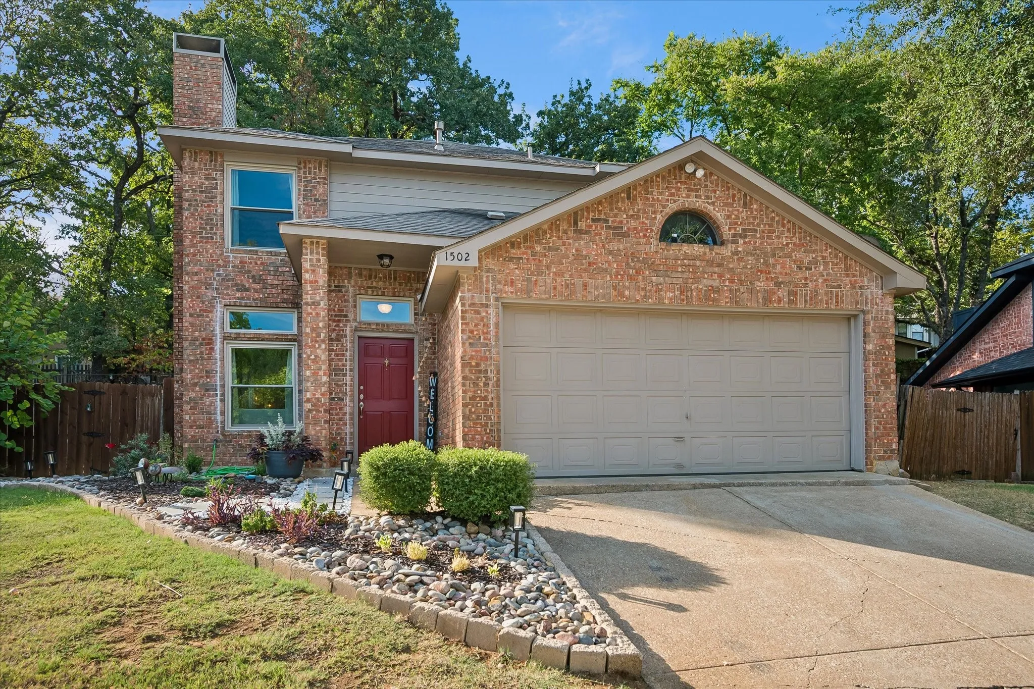 Single Family Residence For Sale in Tarrant County , 1502 Bennington Court, Grapevine, Texas 76051, 3 Bedroom, 3 Bathroom, 2 Garage spaces, 1,592 Sqft, built in 1987, mls#21400490, Real Estate Agent in Grapevine, Homes For Sale in Tarrant county, Homes For Sale in Grapevine, Realtor in Grapevine Texas, Real Estate Brokerage Independent Realty Texas, Luminita Cordes Realtor