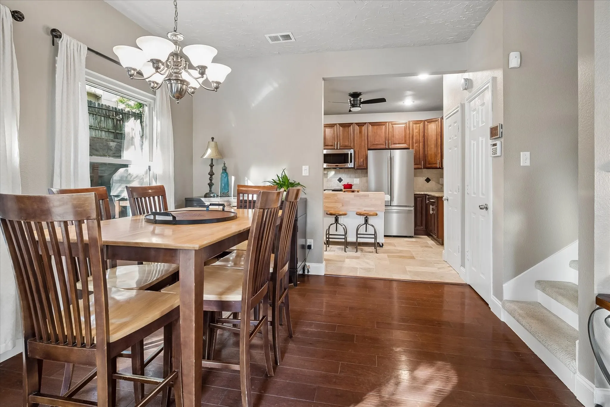 Single Family Residence For Sale in Tarrant County , 1502 Bennington Court, Grapevine, Texas 76051, 3 Bedroom, 3 Bathroom, 2 Garage spaces, 1,592 Sqft, built in 1987, mls#21400490, Real Estate Agent in Grapevine, Homes For Sale in Tarrant county, Homes For Sale in Grapevine, Realtor in Grapevine Texas, Real Estate Brokerage Independent Realty Texas, Luminita Cordes Realtor