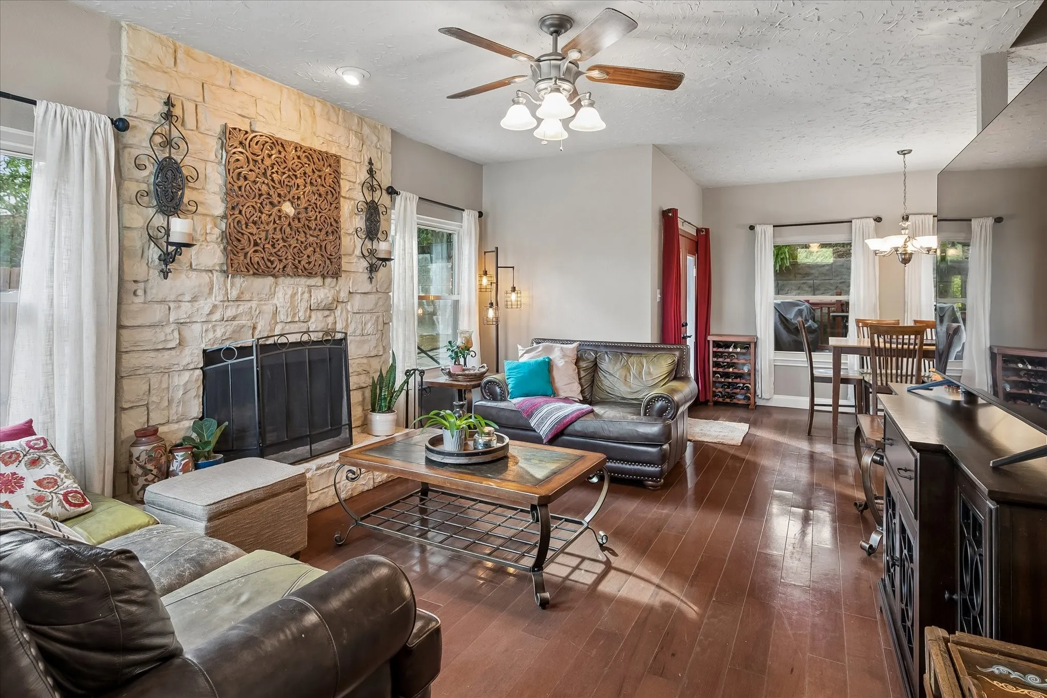 Single Family Residence For Sale in Tarrant County , 1502 Bennington Court, Grapevine, Texas 76051, 3 Bedroom, 3 Bathroom, 2 Garage spaces, 1,592 Sqft, built in 1987, mls#21400490, Real Estate Agent in Grapevine, Homes For Sale in Tarrant county, Homes For Sale in Grapevine, Realtor in Grapevine Texas, Real Estate Brokerage Independent Realty Texas, Luminita Cordes Realtor
