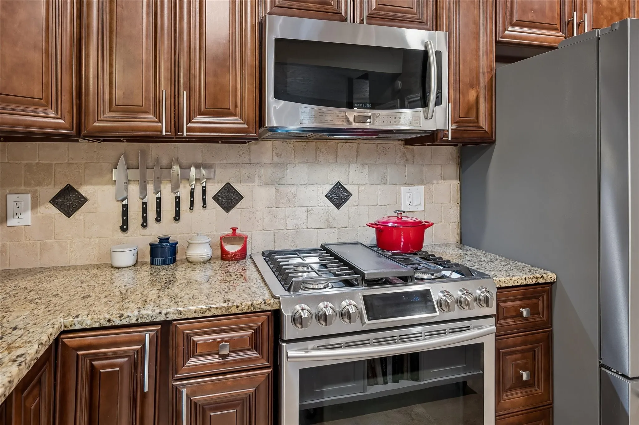Single Family Residence For Sale in Tarrant County , 1502 Bennington Court, Grapevine, Texas 76051, 3 Bedroom, 3 Bathroom, 2 Garage spaces, 1,592 Sqft, built in 1987, mls#21400490, Real Estate Agent in Grapevine, Homes For Sale in Tarrant county, Homes For Sale in Grapevine, Realtor in Grapevine Texas, Real Estate Brokerage Independent Realty Texas, Luminita Cordes Realtor