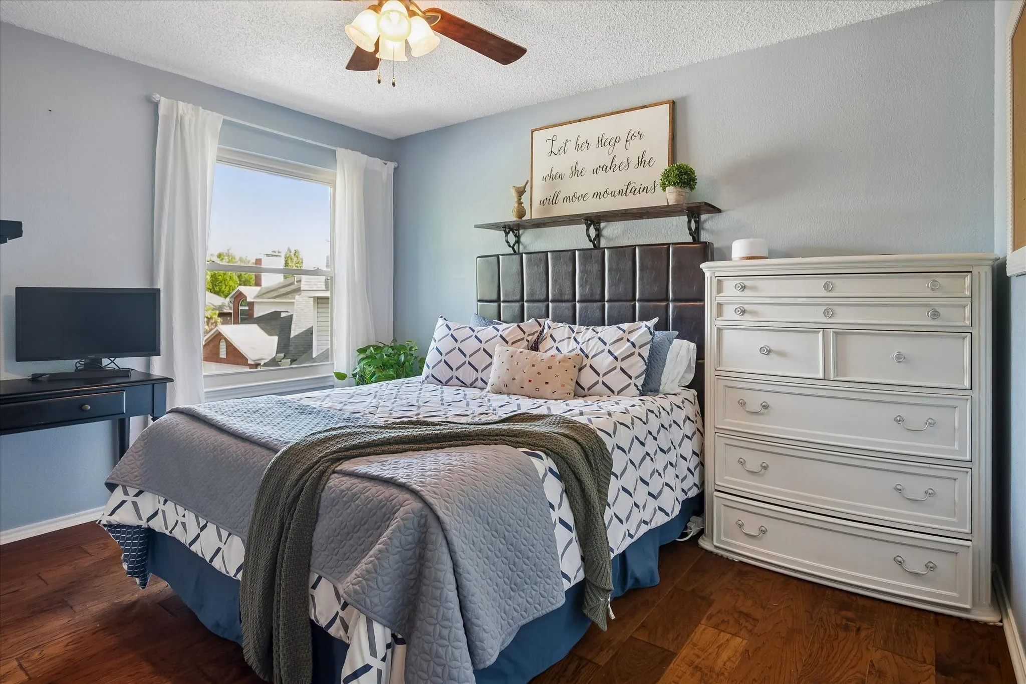 Single Family Residence For Sale in Tarrant County , 1502 Bennington Court, Grapevine, Texas 76051, 3 Bedroom, 3 Bathroom, 2 Garage spaces, 1,592 Sqft, built in 1987, mls#21400490, Real Estate Agent in Grapevine, Homes For Sale in Tarrant county, Homes For Sale in Grapevine, Realtor in Grapevine Texas, Real Estate Brokerage Independent Realty Texas, Luminita Cordes Realtor