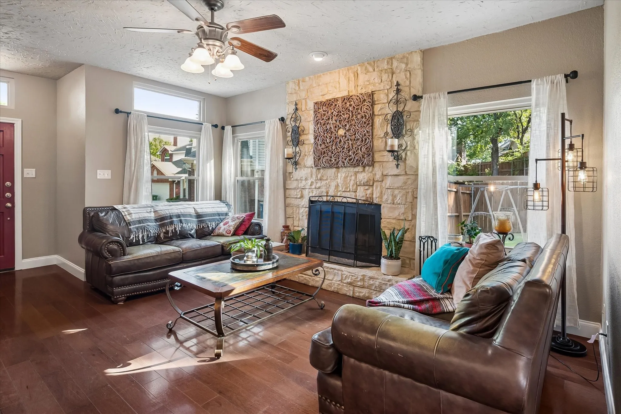 Single Family Residence For Sale in Tarrant County , 1502 Bennington Court, Grapevine, Texas 76051, 3 Bedroom, 3 Bathroom, 2 Garage spaces, 1,592 Sqft, built in 1987, mls#21400490, Real Estate Agent in Grapevine, Homes For Sale in Tarrant county, Homes For Sale in Grapevine, Realtor in Grapevine Texas, Real Estate Brokerage Independent Realty Texas, Luminita Cordes Realtor