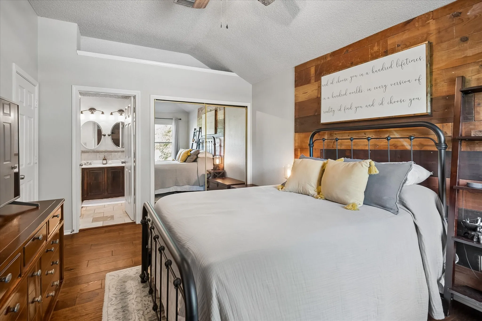 Single Family Residence For Sale in Tarrant County , 1502 Bennington Court, Grapevine, Texas 76051, 3 Bedroom, 3 Bathroom, 2 Garage spaces, 1,592 Sqft, built in 1987, mls#21400490, Real Estate Agent in Grapevine, Homes For Sale in Tarrant county, Homes For Sale in Grapevine, Realtor in Grapevine Texas, Real Estate Brokerage Independent Realty Texas, Luminita Cordes Realtor