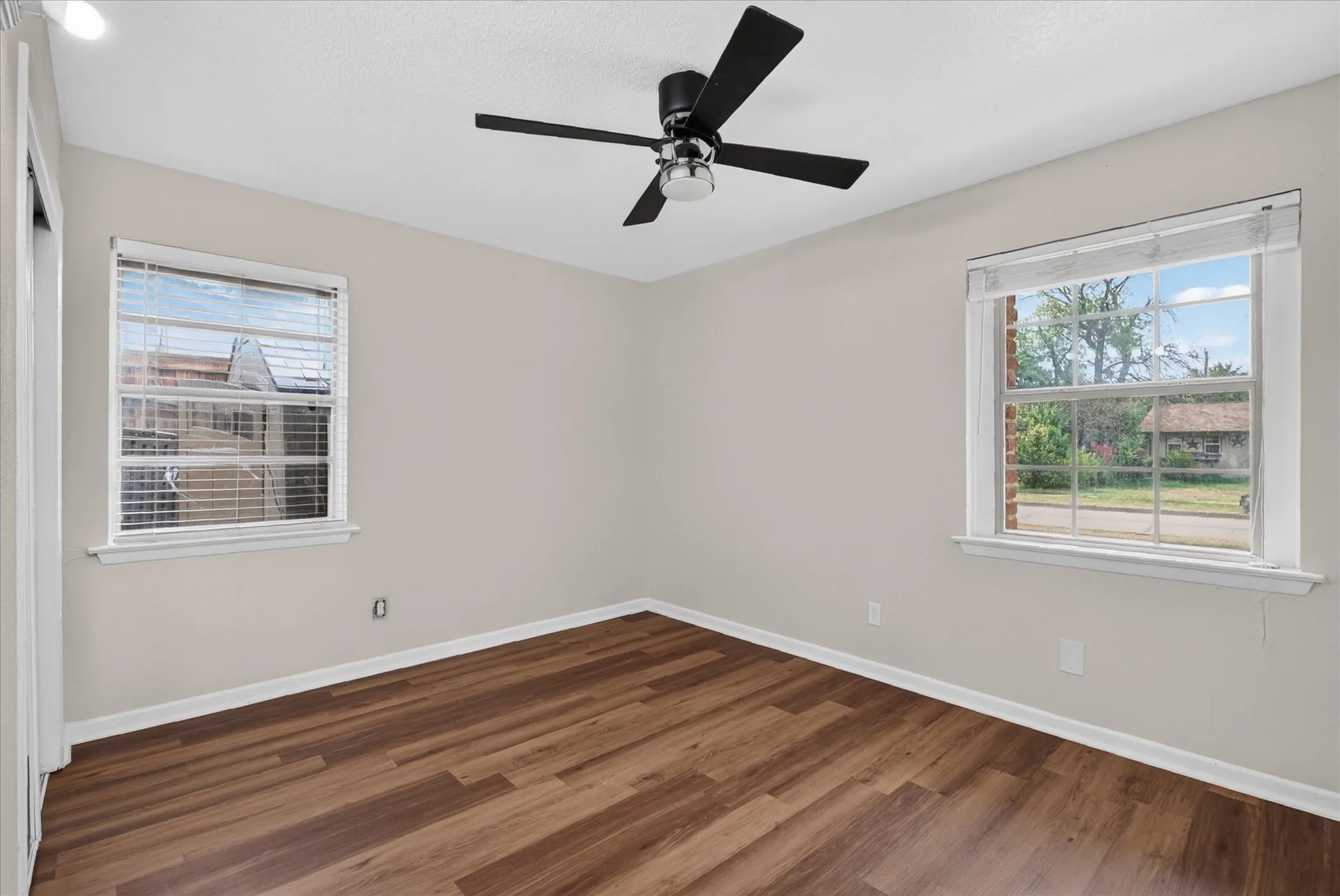 Single Family Residence For Sale in Dallas County , 2983 Amber Lane, Farmers Branch, Texas 75234, 4 Bedroom, 4 Bathroom, Garage spaces, 1,600 Sqft, built in 1959, mls#21400896, Real Estate Agent in Farmers Branch, Homes For Sale in Dallas county, Homes For Sale in Farmers Branch, Realtor in Farmers Branch Texas, Real Estate Brokerage Independent Realty Texas, Luminita Cordes Realtor