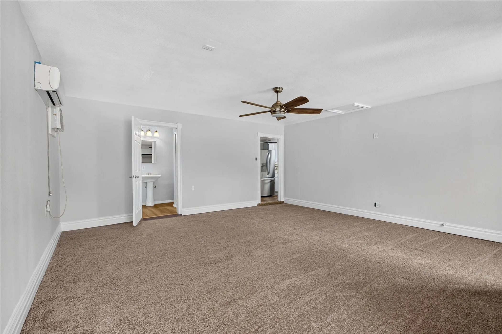 Single Family Residence For Sale in Dallas County , 2983 Amber Lane, Farmers Branch, Texas 75234, 4 Bedroom, 4 Bathroom, Garage spaces, 1,600 Sqft, built in 1959, mls#21400896, Real Estate Agent in Farmers Branch, Homes For Sale in Dallas county, Homes For Sale in Farmers Branch, Realtor in Farmers Branch Texas, Real Estate Brokerage Independent Realty Texas, Luminita Cordes Realtor