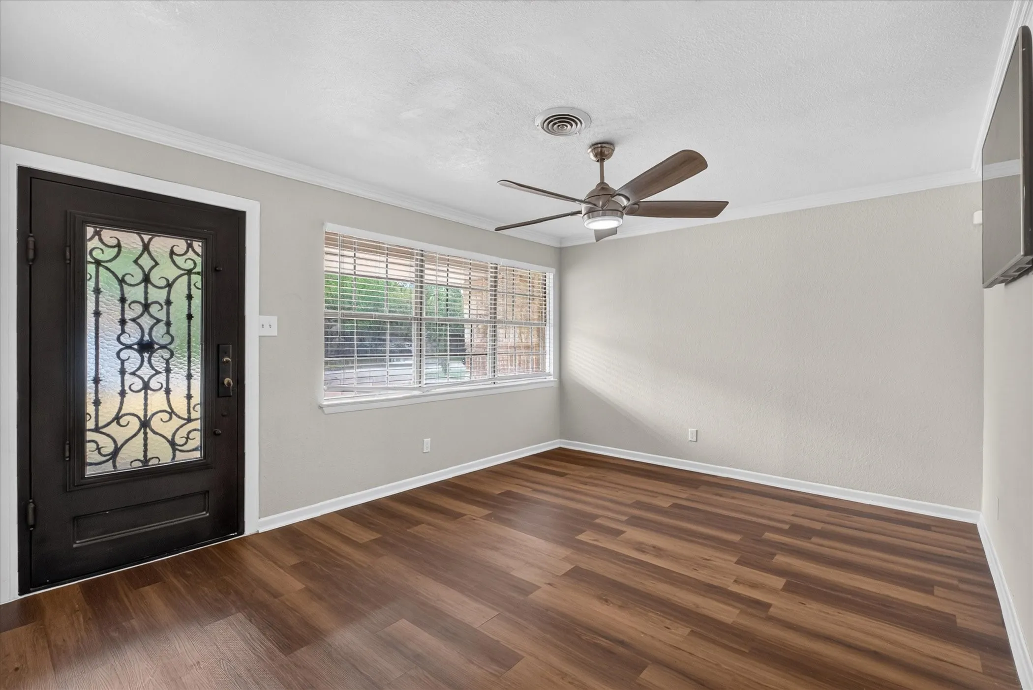Single Family Residence For Sale in Dallas County , 2983 Amber Lane, Farmers Branch, Texas 75234, 4 Bedroom, 4 Bathroom, Garage spaces, 1,600 Sqft, built in 1959, mls#21400896, Real Estate Agent in Farmers Branch, Homes For Sale in Dallas county, Homes For Sale in Farmers Branch, Realtor in Farmers Branch Texas, Real Estate Brokerage Independent Realty Texas, Luminita Cordes Realtor