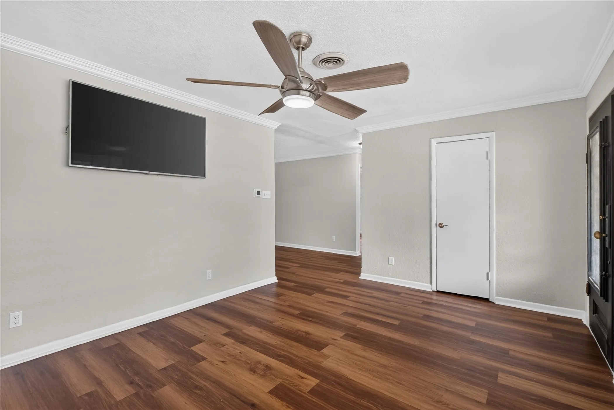 Single Family Residence For Sale in Dallas County , 2983 Amber Lane, Farmers Branch, Texas 75234, 4 Bedroom, 4 Bathroom, Garage spaces, 1,600 Sqft, built in 1959, mls#21400896, Real Estate Agent in Farmers Branch, Homes For Sale in Dallas county, Homes For Sale in Farmers Branch, Realtor in Farmers Branch Texas, Real Estate Brokerage Independent Realty Texas, Luminita Cordes Realtor