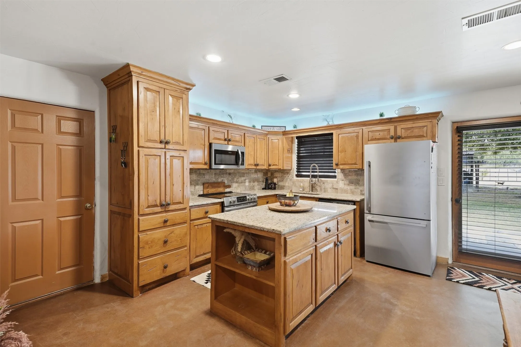 Farm For Sale in Parker County , 13827 Baker Road, Weatherford, Texas 76087, 3 Bedroom, 2 Bathroom, 2 Garage spaces, 1,380 Sqft, built in 1997, mls#21397345, Real Estate Agent in Weatherford, Homes For Sale in Parker county, Homes For Sale in Weatherford, Realtor in Weatherford Texas, Real Estate Brokerage Independent Realty Texas, Luminita Cordes Realtor