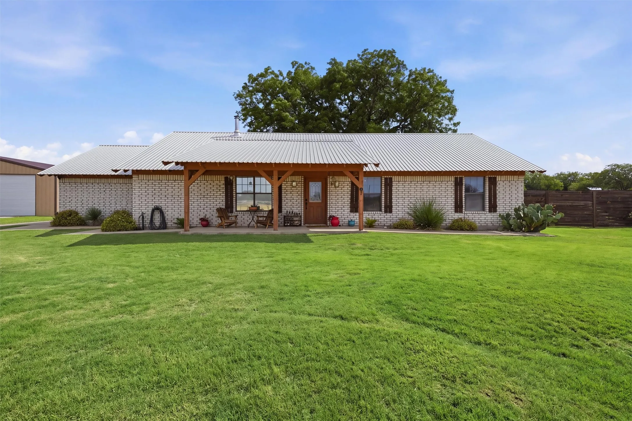 Farm For Sale in Parker County , 13827 Baker Road, Weatherford, Texas 76087, 3 Bedroom, 2 Bathroom, 2 Garage spaces, 1,380 Sqft, built in 1997, mls#21397345, Real Estate Agent in Weatherford, Homes For Sale in Parker county, Homes For Sale in Weatherford, Realtor in Weatherford Texas, Real Estate Brokerage Independent Realty Texas, Luminita Cordes Realtor