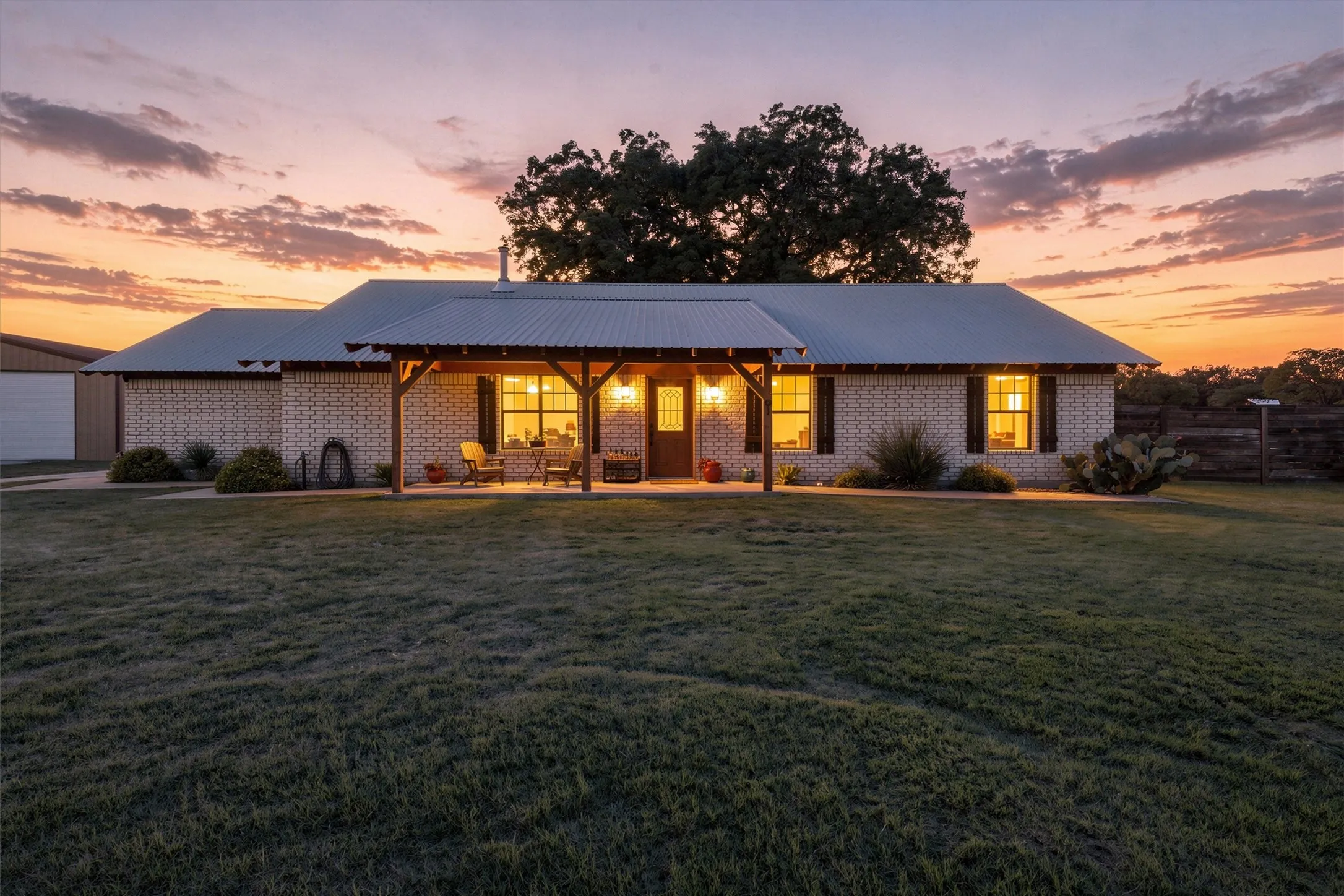 Farm For Sale in Parker County , 13827 Baker Road, Weatherford, Texas 76087, 3 Bedroom, 2 Bathroom, 2 Garage spaces, 1,380 Sqft, built in 1997, mls#21397345, Real Estate Agent in Weatherford, Homes For Sale in Parker county, Homes For Sale in Weatherford, Realtor in Weatherford Texas, Real Estate Brokerage Independent Realty Texas, Luminita Cordes Realtor