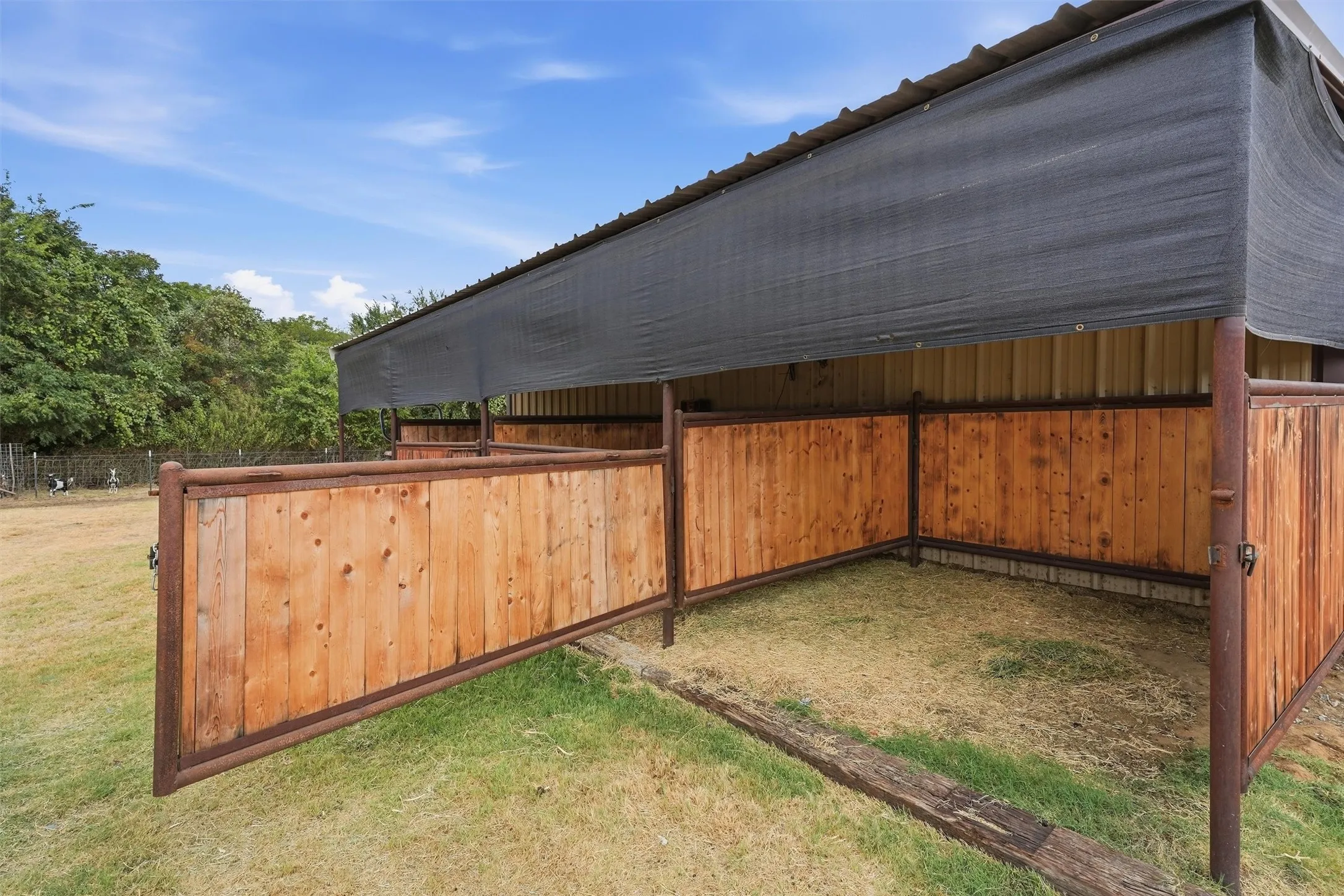 Farm For Sale in Parker County , 13827 Baker Road, Weatherford, Texas 76087, 3 Bedroom, 2 Bathroom, 2 Garage spaces, 1,380 Sqft, built in 1997, mls#21397345, Real Estate Agent in Weatherford, Homes For Sale in Parker county, Homes For Sale in Weatherford, Realtor in Weatherford Texas, Real Estate Brokerage Independent Realty Texas, Luminita Cordes Realtor