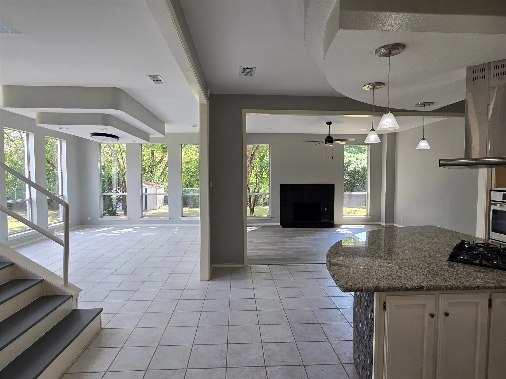 Single Family Residence For Sale in Grayson County , 4001 Crescent Valley Circle, Denison, Texas 75020, 5 Bedroom, 4 Bathroom, 2 Garage spaces, 3,242 Sqft, built in 1992, mls#21400919, Real Estate Agent in Denison, Homes For Sale in Grayson county, Homes For Sale in Denison, Realtor in Denison Texas, Real Estate Brokerage Independent Realty Texas, Luminita Cordes Realtor