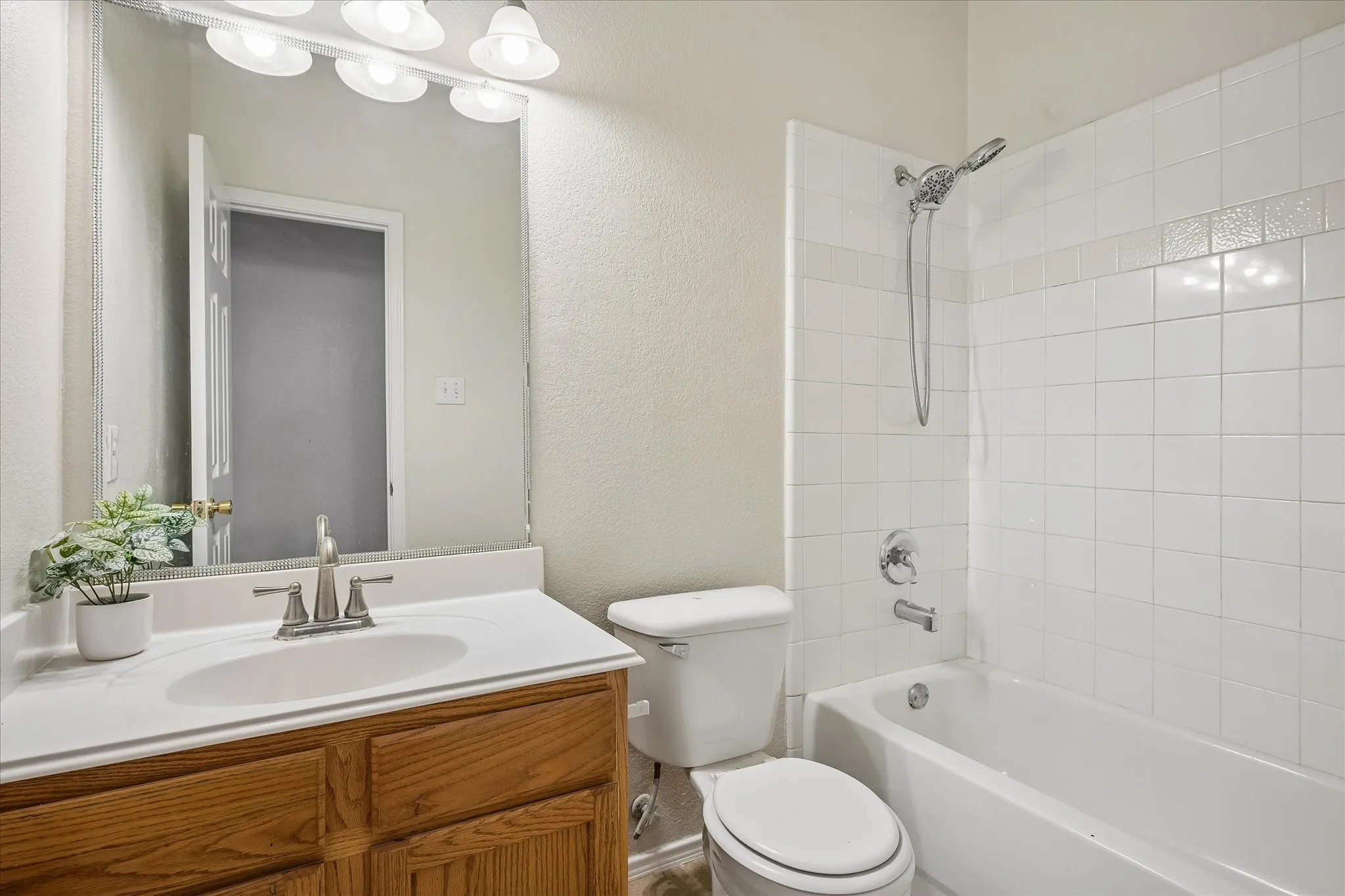 Single Family Residence For Sale in Collin County , 10610 Stone Falls Lane, Frisco, Texas 75035, 4 Bedroom, 2 Bathroom, 2 Garage spaces, 2,169 Sqft, built in 1998, mls#21400965, Real Estate Agent in Frisco, Homes For Sale in Collin county, Homes For Sale in Frisco, Realtor in Frisco Texas, Real Estate Brokerage Independent Realty Texas, Luminita Cordes Realtor