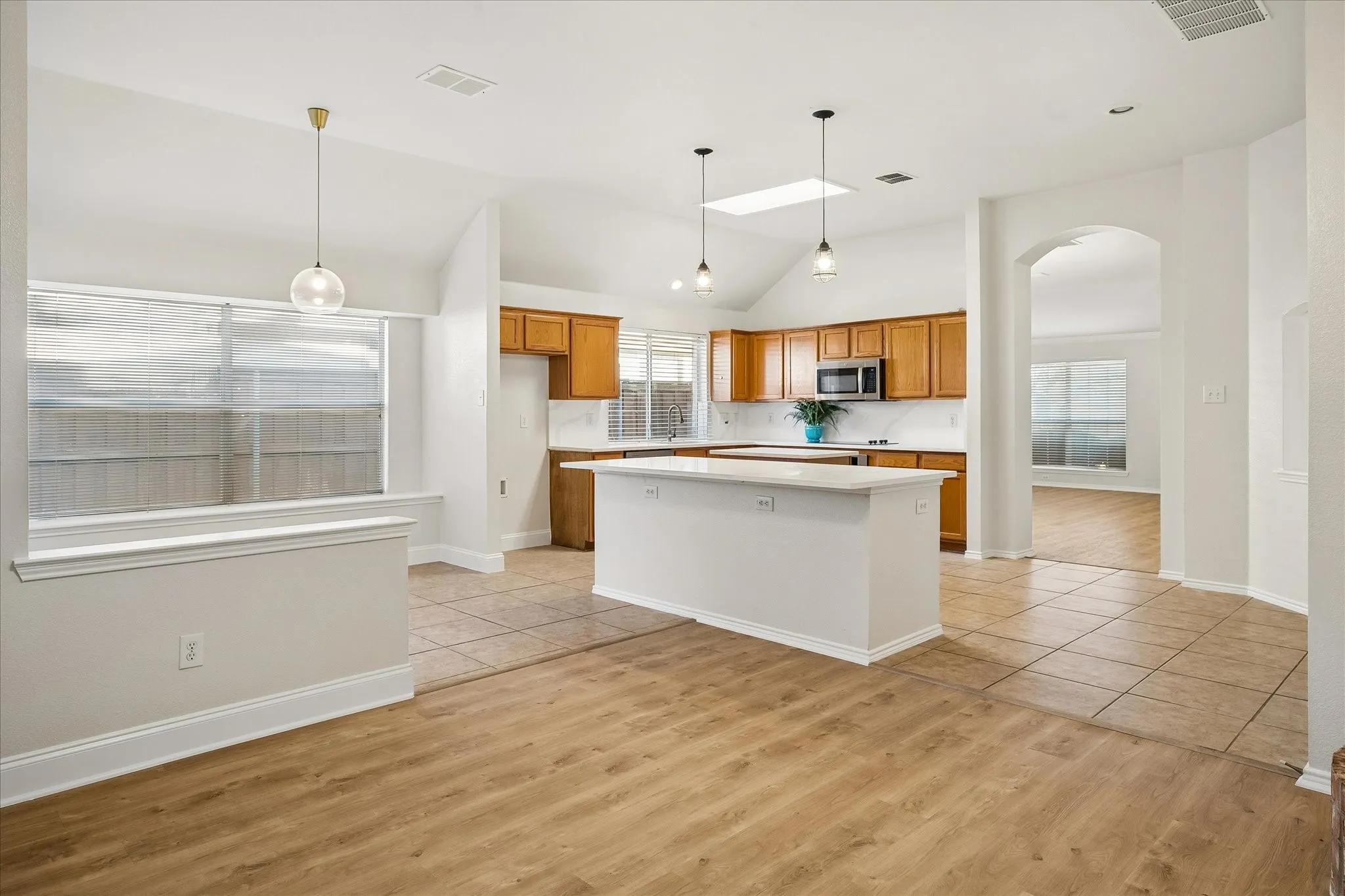 Single Family Residence For Sale in Collin County , 10610 Stone Falls Lane, Frisco, Texas 75035, 4 Bedroom, 2 Bathroom, 2 Garage spaces, 2,169 Sqft, built in 1998, mls#21400965, Real Estate Agent in Frisco, Homes For Sale in Collin county, Homes For Sale in Frisco, Realtor in Frisco Texas, Real Estate Brokerage Independent Realty Texas, Luminita Cordes Realtor