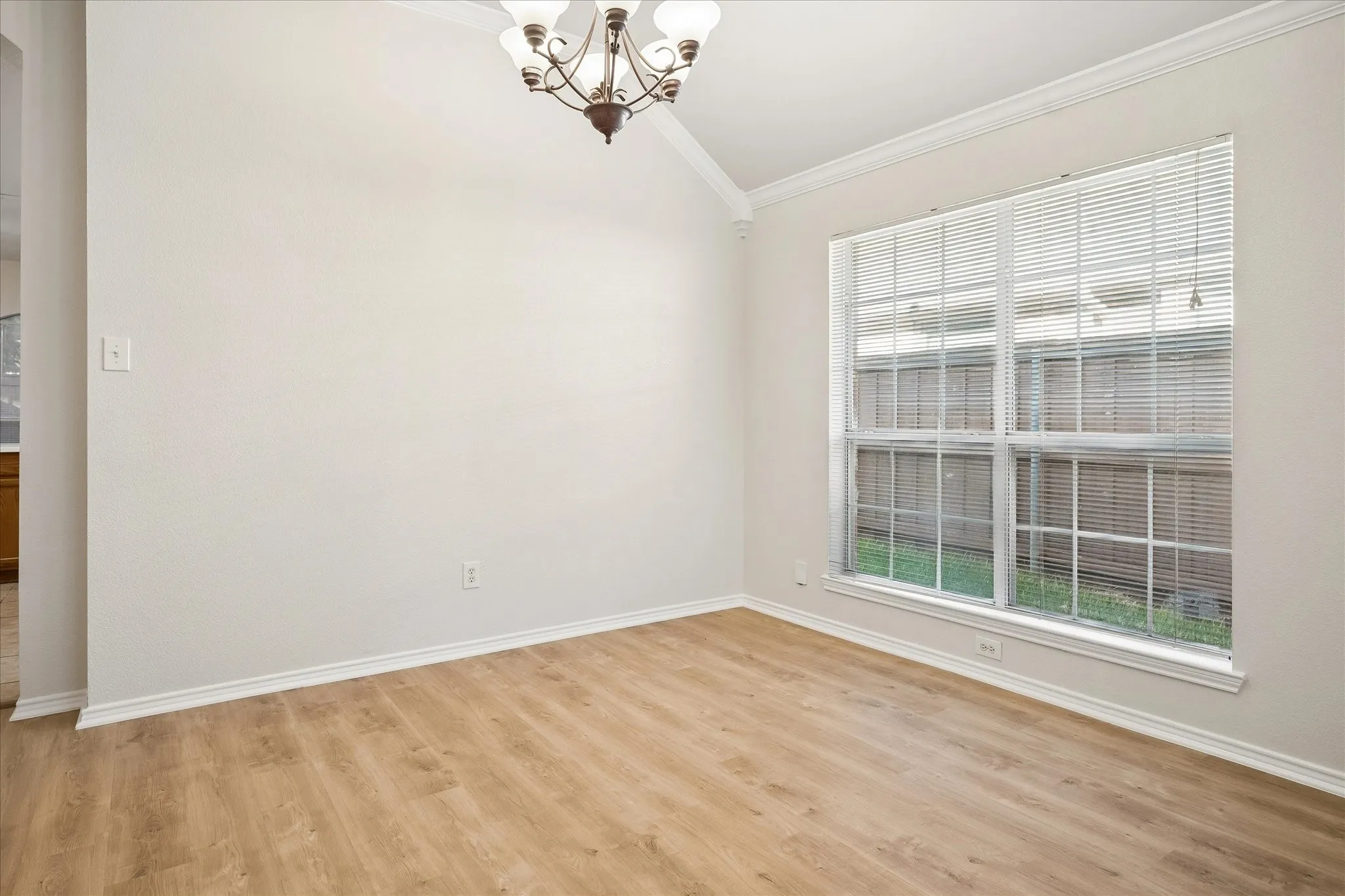 Single Family Residence For Sale in Collin County , 10610 Stone Falls Lane, Frisco, Texas 75035, 4 Bedroom, 2 Bathroom, 2 Garage spaces, 2,169 Sqft, built in 1998, mls#21400965, Real Estate Agent in Frisco, Homes For Sale in Collin county, Homes For Sale in Frisco, Realtor in Frisco Texas, Real Estate Brokerage Independent Realty Texas, Luminita Cordes Realtor