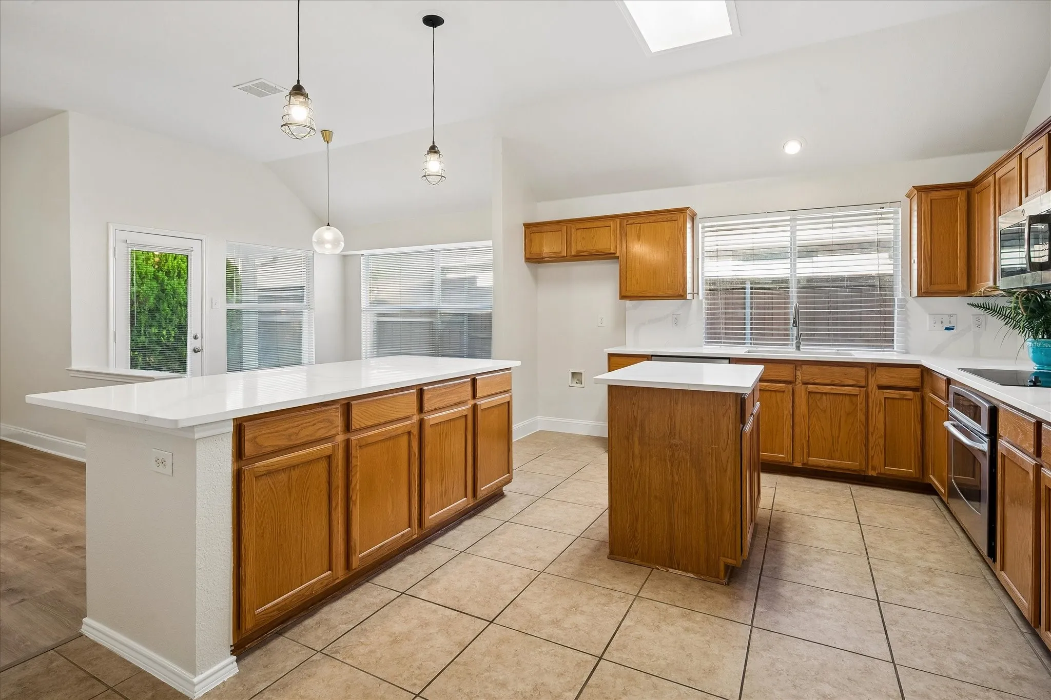Single Family Residence For Sale in Collin County , 10610 Stone Falls Lane, Frisco, Texas 75035, 4 Bedroom, 2 Bathroom, 2 Garage spaces, 2,169 Sqft, built in 1998, mls#21400965, Real Estate Agent in Frisco, Homes For Sale in Collin county, Homes For Sale in Frisco, Realtor in Frisco Texas, Real Estate Brokerage Independent Realty Texas, Luminita Cordes Realtor