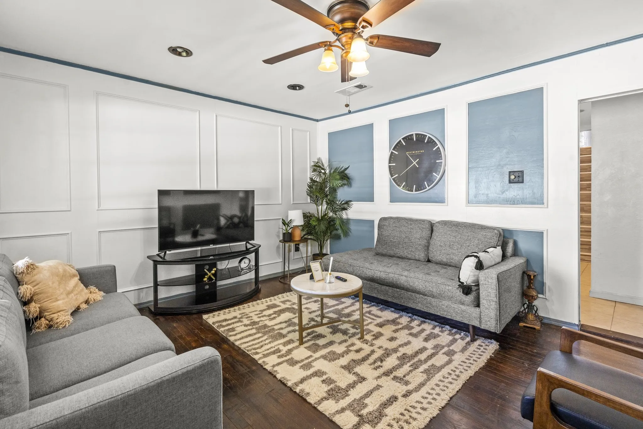 Single Family Residence For Rent in Tarrant County , 1223 N Center Street, Arlington, Texas 76011, 4 Bedroom, 2 Bathroom, 2 Garage spaces, 1,677 Sqft, built in 1959, mls#21400967, Real Estate Agent in Arlington, Homes For Rent in Tarrant county, Homes For Rent in Arlington, Realtor in Arlington Texas, Real Estate Brokerage Independent Realty Texas, Luminita Cordes Realtor