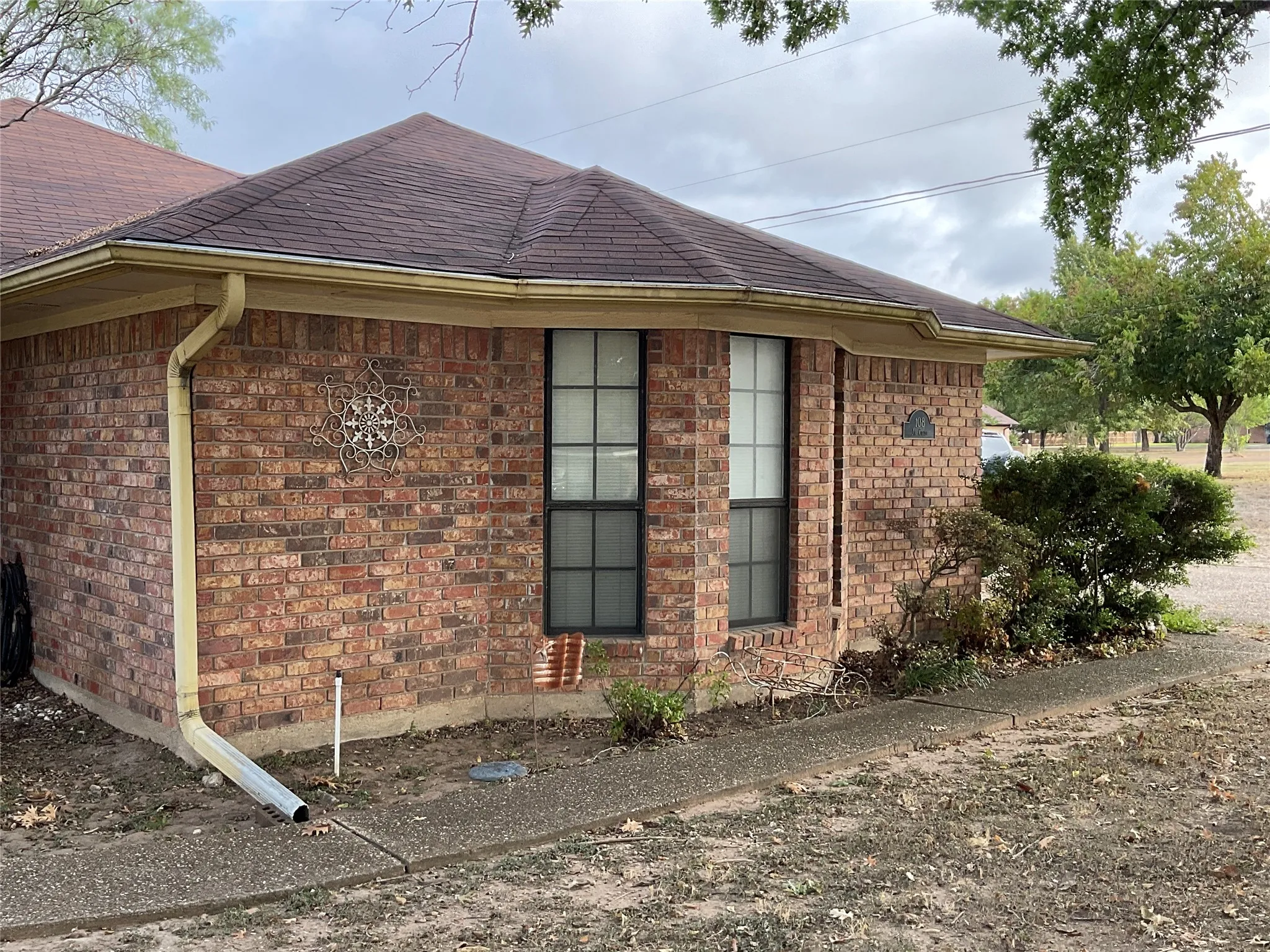 Single Family Residence For Sale in Mc Lennan County , 108 Jim Circle, Lorena, Texas 76655, 3 Bedroom, 2 Bathroom, 2 Garage spaces, 1,730 Sqft, built in 1988, mls#21397743, Real Estate Agent in Lorena, Homes For Sale in Mc Lennan county, Homes For Sale in Lorena, Realtor in Lorena Texas, Real Estate Brokerage Independent Realty Texas, Luminita Cordes Realtor