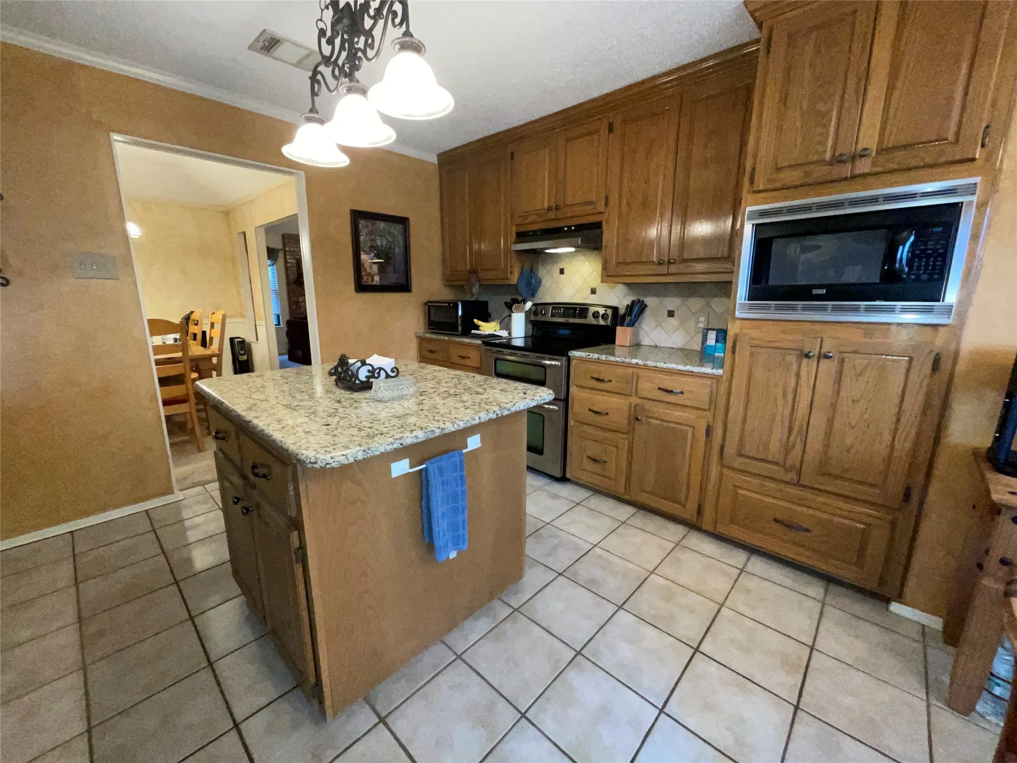 Single Family Residence For Sale in Mc Lennan County , 108 Jim Circle, Lorena, Texas 76655, 3 Bedroom, 2 Bathroom, 2 Garage spaces, 1,730 Sqft, built in 1988, mls#21397743, Real Estate Agent in Lorena, Homes For Sale in Mc Lennan county, Homes For Sale in Lorena, Realtor in Lorena Texas, Real Estate Brokerage Independent Realty Texas, Luminita Cordes Realtor