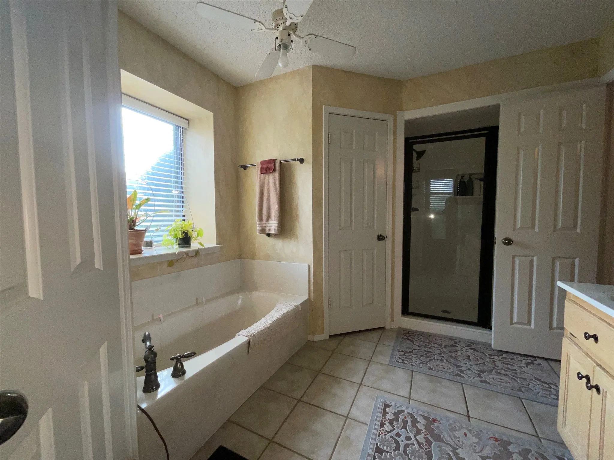 Single Family Residence For Sale in Mc Lennan County , 108 Jim Circle, Lorena, Texas 76655, 3 Bedroom, 2 Bathroom, 2 Garage spaces, 1,730 Sqft, built in 1988, mls#21397743, Real Estate Agent in Lorena, Homes For Sale in Mc Lennan county, Homes For Sale in Lorena, Realtor in Lorena Texas, Real Estate Brokerage Independent Realty Texas, Luminita Cordes Realtor