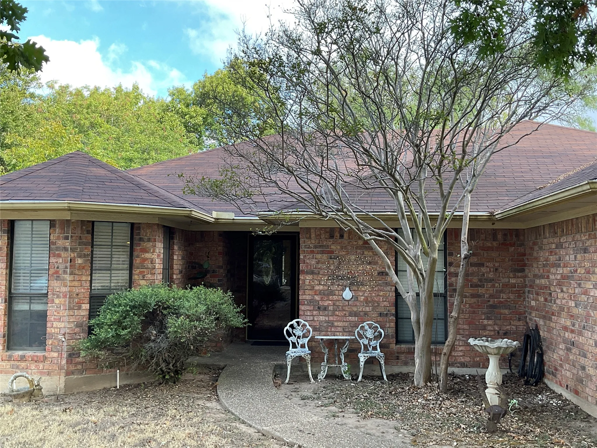 Single Family Residence For Sale in Mc Lennan County , 108 Jim Circle, Lorena, Texas 76655, 3 Bedroom, 2 Bathroom, 2 Garage spaces, 1,730 Sqft, built in 1988, mls#21397743, Real Estate Agent in Lorena, Homes For Sale in Mc Lennan county, Homes For Sale in Lorena, Realtor in Lorena Texas, Real Estate Brokerage Independent Realty Texas, Luminita Cordes Realtor