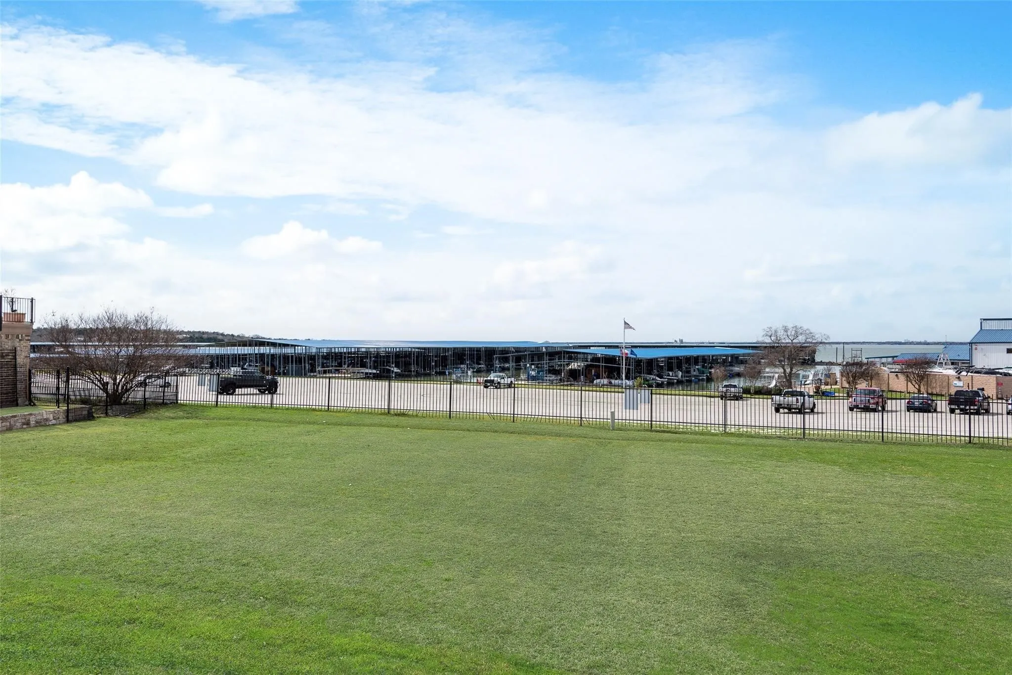 Condominium For Sale in Rockwall County , 438 Yacht Club Drive D, Rockwall, Texas 75032, 1 Bedroom, 1 Bathroom, Garage spaces, 892 Sqft, built in 1990, mls#21399691, Real Estate Agent in Rockwall, Homes For Sale in Rockwall county, Homes For Sale in Rockwall, Realtor in Rockwall Texas, Real Estate Brokerage Independent Realty Texas, Luminita Cordes Realtor