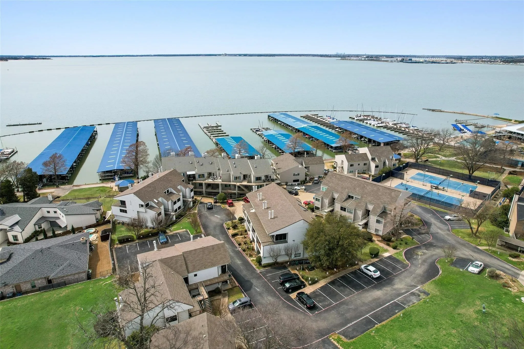 Condominium For Sale in Rockwall County , 438 Yacht Club Drive D, Rockwall, Texas 75032, 1 Bedroom, 1 Bathroom, Garage spaces, 892 Sqft, built in 1990, mls#21399691, Real Estate Agent in Rockwall, Homes For Sale in Rockwall county, Homes For Sale in Rockwall, Realtor in Rockwall Texas, Real Estate Brokerage Independent Realty Texas, Luminita Cordes Realtor