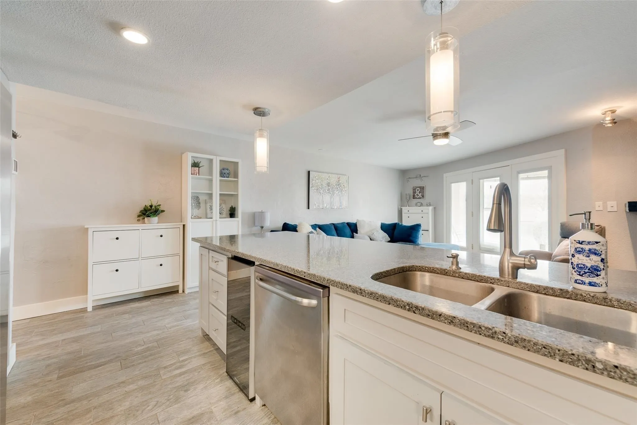 Condominium For Sale in Rockwall County , 438 Yacht Club Drive D, Rockwall, Texas 75032, 1 Bedroom, 1 Bathroom, Garage spaces, 892 Sqft, built in 1990, mls#21399691, Real Estate Agent in Rockwall, Homes For Sale in Rockwall county, Homes For Sale in Rockwall, Realtor in Rockwall Texas, Real Estate Brokerage Independent Realty Texas, Luminita Cordes Realtor