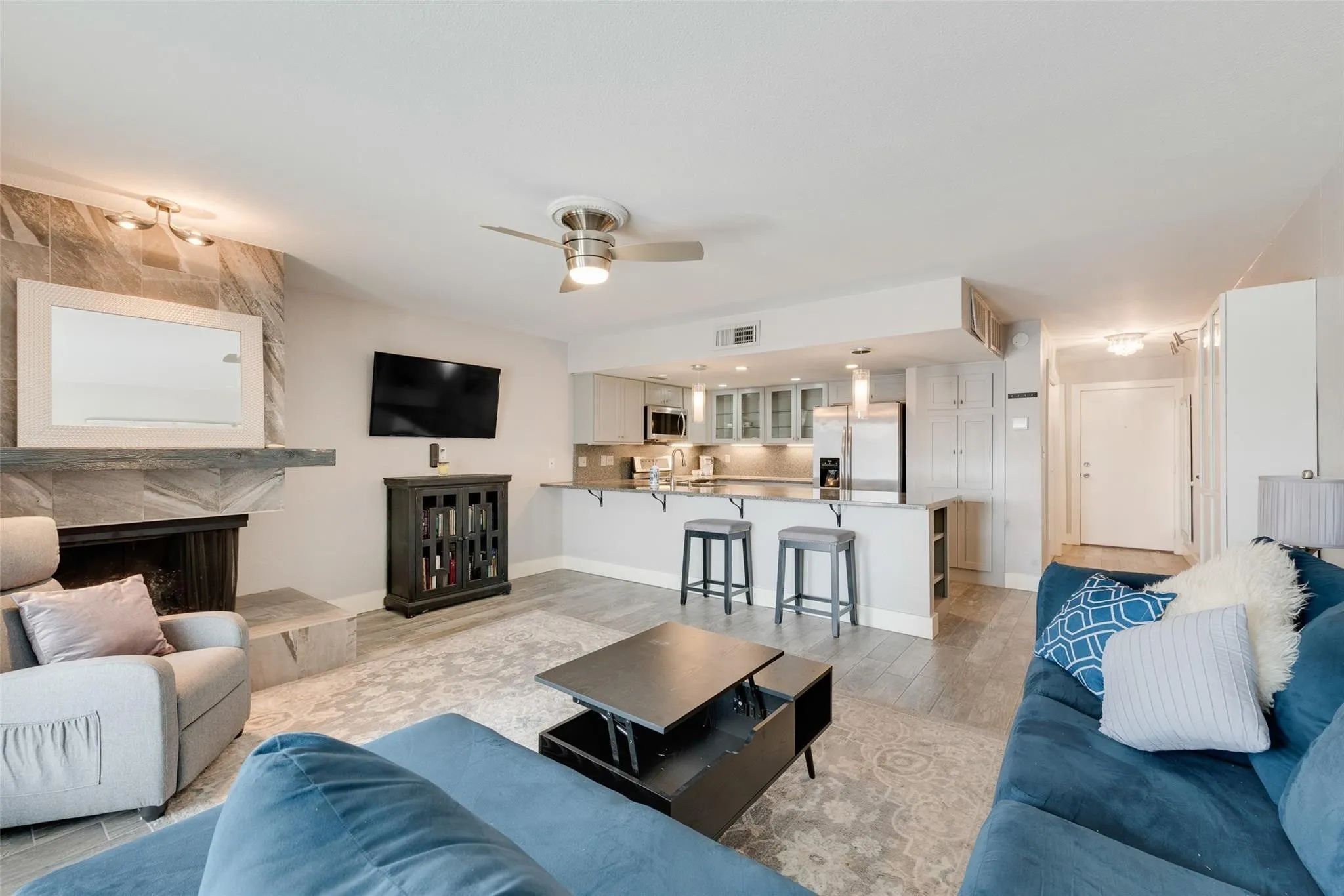 Condominium For Sale in Rockwall County , 438 Yacht Club Drive D, Rockwall, Texas 75032, 1 Bedroom, 1 Bathroom, Garage spaces, 892 Sqft, built in 1990, mls#21399691, Real Estate Agent in Rockwall, Homes For Sale in Rockwall county, Homes For Sale in Rockwall, Realtor in Rockwall Texas, Real Estate Brokerage Independent Realty Texas, Luminita Cordes Realtor
