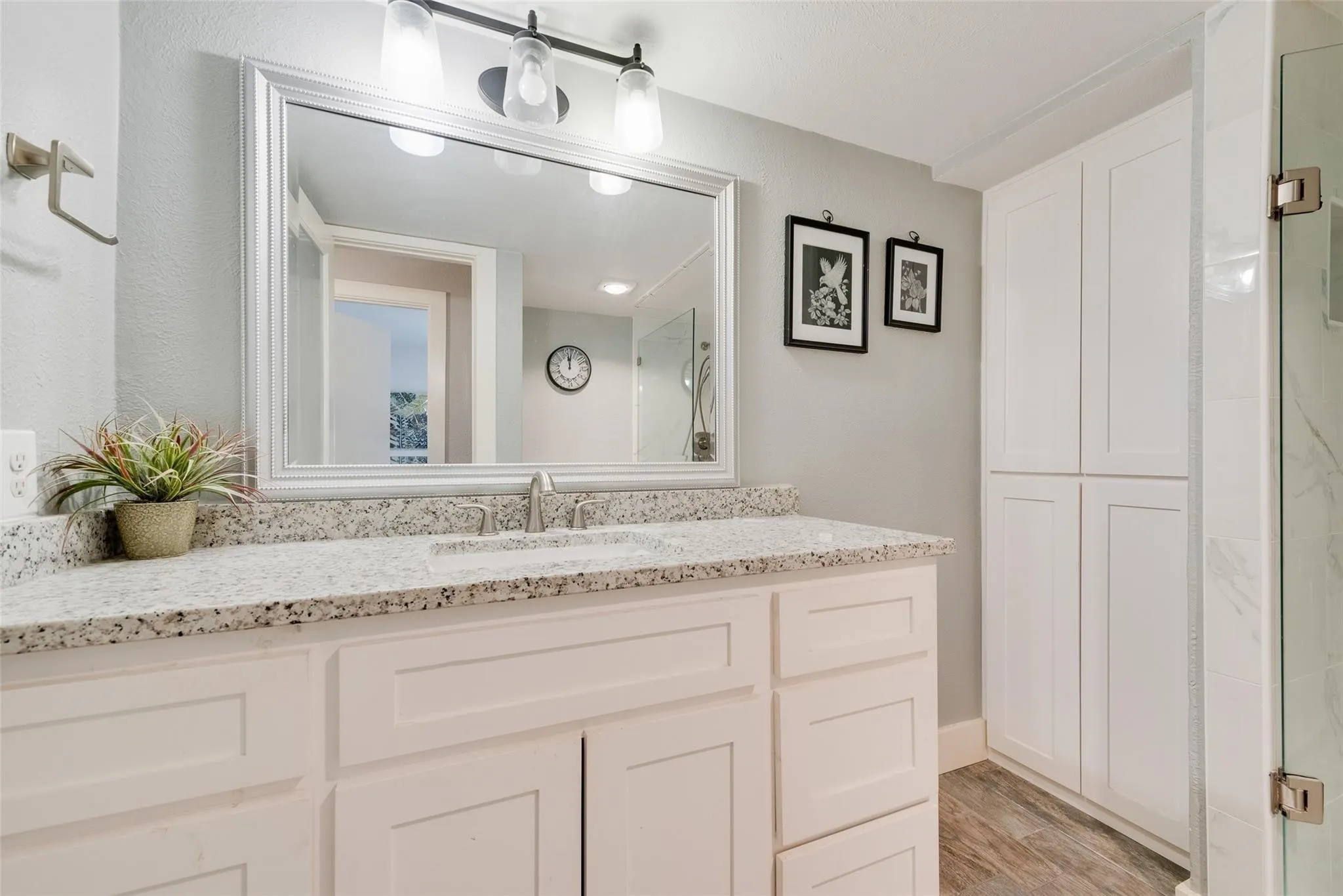 Condominium For Sale in Rockwall County , 438 Yacht Club Drive D, Rockwall, Texas 75032, 1 Bedroom, 1 Bathroom, Garage spaces, 892 Sqft, built in 1990, mls#21399691, Real Estate Agent in Rockwall, Homes For Sale in Rockwall county, Homes For Sale in Rockwall, Realtor in Rockwall Texas, Real Estate Brokerage Independent Realty Texas, Luminita Cordes Realtor