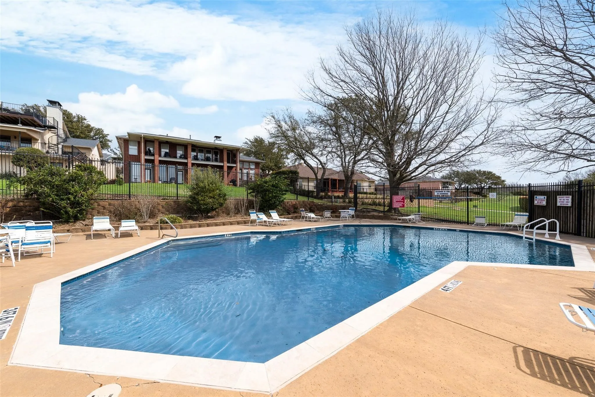 Condominium For Sale in Rockwall County , 438 Yacht Club Drive D, Rockwall, Texas 75032, 1 Bedroom, 1 Bathroom, Garage spaces, 892 Sqft, built in 1990, mls#21399691, Real Estate Agent in Rockwall, Homes For Sale in Rockwall county, Homes For Sale in Rockwall, Realtor in Rockwall Texas, Real Estate Brokerage Independent Realty Texas, Luminita Cordes Realtor