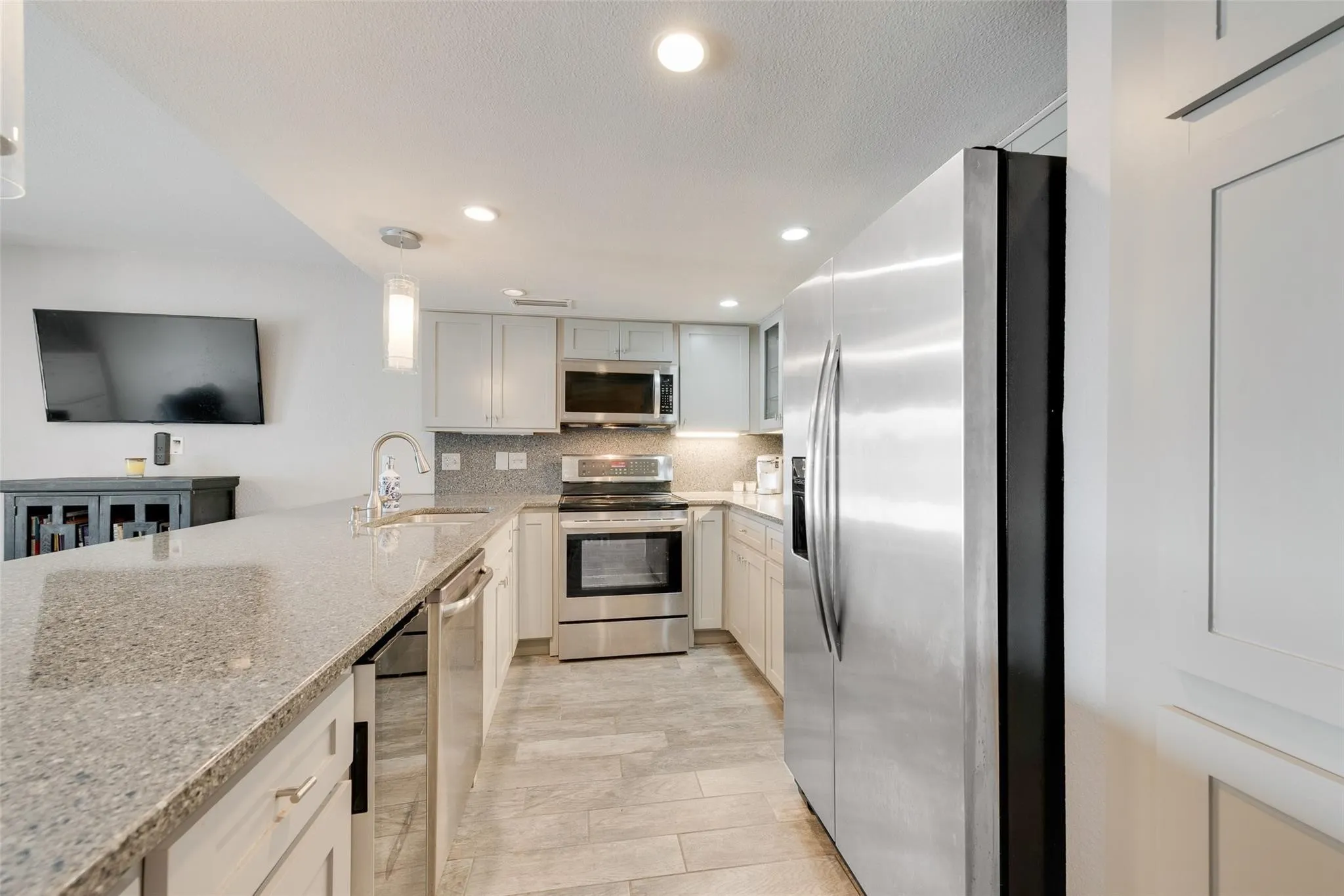 Condominium For Sale in Rockwall County , 438 Yacht Club Drive D, Rockwall, Texas 75032, 1 Bedroom, 1 Bathroom, Garage spaces, 892 Sqft, built in 1990, mls#21399691, Real Estate Agent in Rockwall, Homes For Sale in Rockwall county, Homes For Sale in Rockwall, Realtor in Rockwall Texas, Real Estate Brokerage Independent Realty Texas, Luminita Cordes Realtor