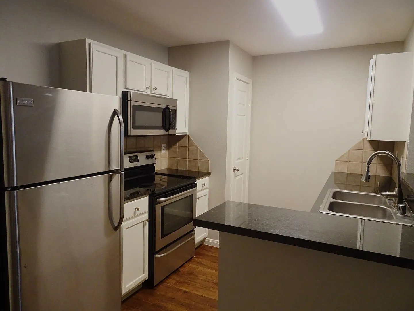Townhouse For Rent in Mc Lennan County , 2010 11th 127, Waco, Texas 76706, 4 Bedroom, 4 Bathroom, Garage spaces, 1,500 Sqft, built in 2000, mls#21400982, Real Estate Agent in Waco, Homes For Rent in Mc Lennan county, Homes For Rent in Waco, Realtor in Waco Texas, Real Estate Brokerage Independent Realty Texas, Luminita Cordes Realtor