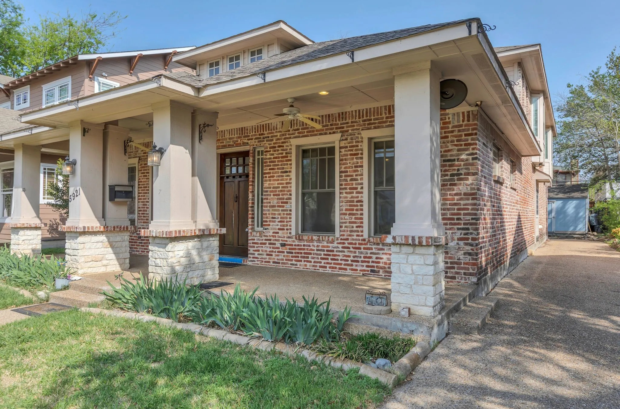 Single Family Residence For Rent in Dallas County , 5921 Llano Avenue, Dallas, Texas 75206, 5 Bedroom, 6 Bathroom, Garage spaces, 3,221 Sqft, built in 2007, mls#21400930, Real Estate Agent in Dallas, Homes For Rent in Dallas county, Homes For Rent in Dallas, Realtor in Dallas Texas, Real Estate Brokerage Independent Realty Texas, Luminita Cordes Realtor
