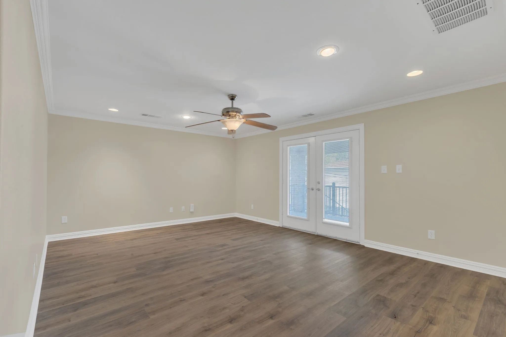 Single Family Residence For Rent in Dallas County , 5921 Llano Avenue, Dallas, Texas 75206, 5 Bedroom, 6 Bathroom, Garage spaces, 3,221 Sqft, built in 2007, mls#21400930, Real Estate Agent in Dallas, Homes For Rent in Dallas county, Homes For Rent in Dallas, Realtor in Dallas Texas, Real Estate Brokerage Independent Realty Texas, Luminita Cordes Realtor