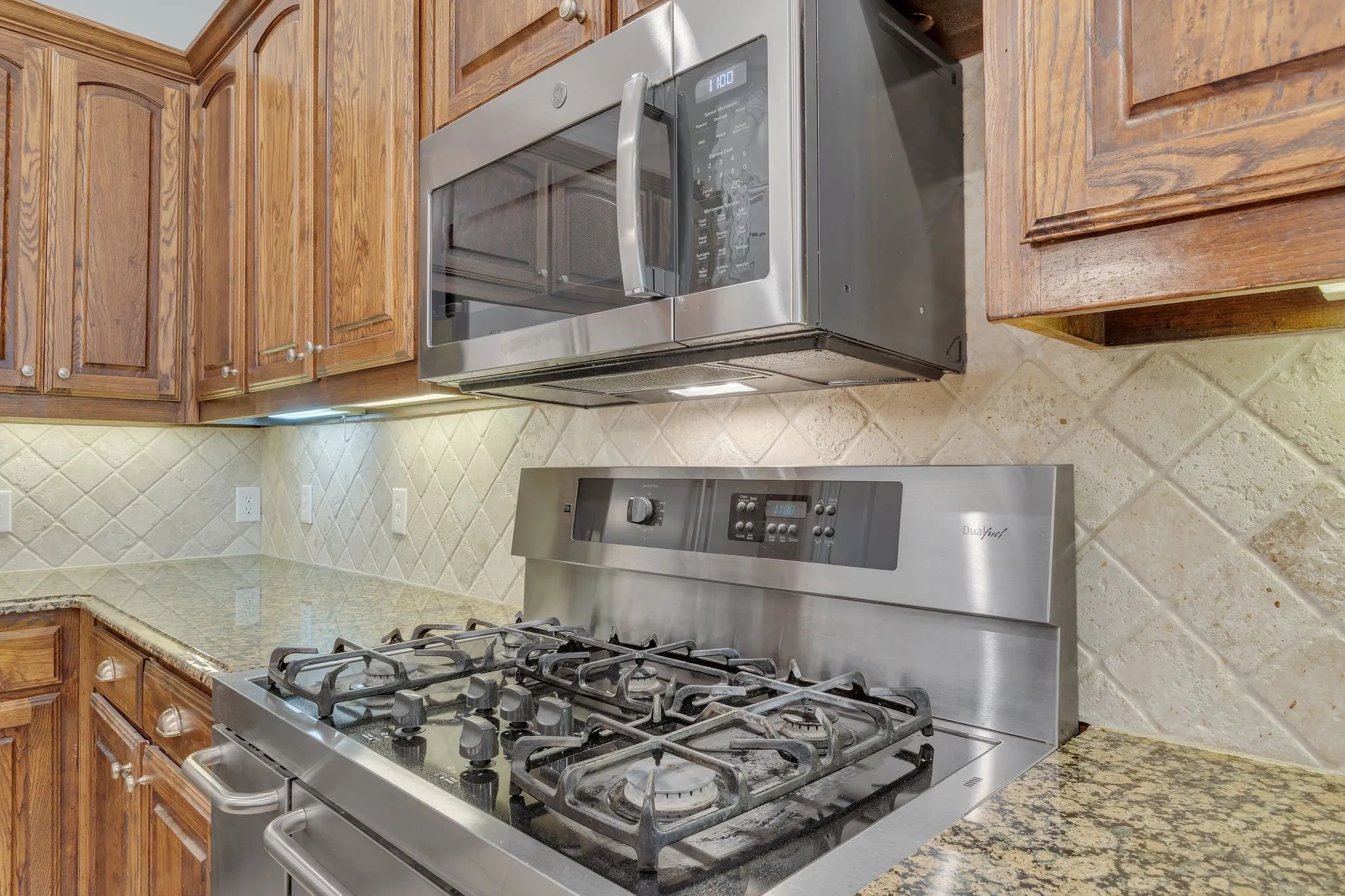 Single Family Residence For Rent in Dallas County , 5921 Llano Avenue, Dallas, Texas 75206, 5 Bedroom, 6 Bathroom, Garage spaces, 3,221 Sqft, built in 2007, mls#21400930, Real Estate Agent in Dallas, Homes For Rent in Dallas county, Homes For Rent in Dallas, Realtor in Dallas Texas, Real Estate Brokerage Independent Realty Texas, Luminita Cordes Realtor