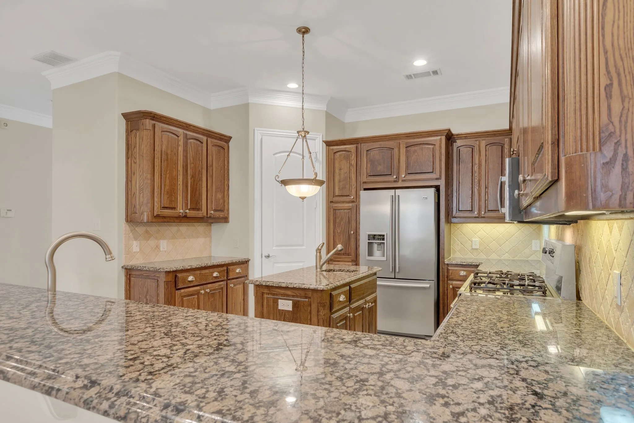 Single Family Residence For Rent in Dallas County , 5921 Llano Avenue, Dallas, Texas 75206, 5 Bedroom, 6 Bathroom, Garage spaces, 3,221 Sqft, built in 2007, mls#21400930, Real Estate Agent in Dallas, Homes For Rent in Dallas county, Homes For Rent in Dallas, Realtor in Dallas Texas, Real Estate Brokerage Independent Realty Texas, Luminita Cordes Realtor