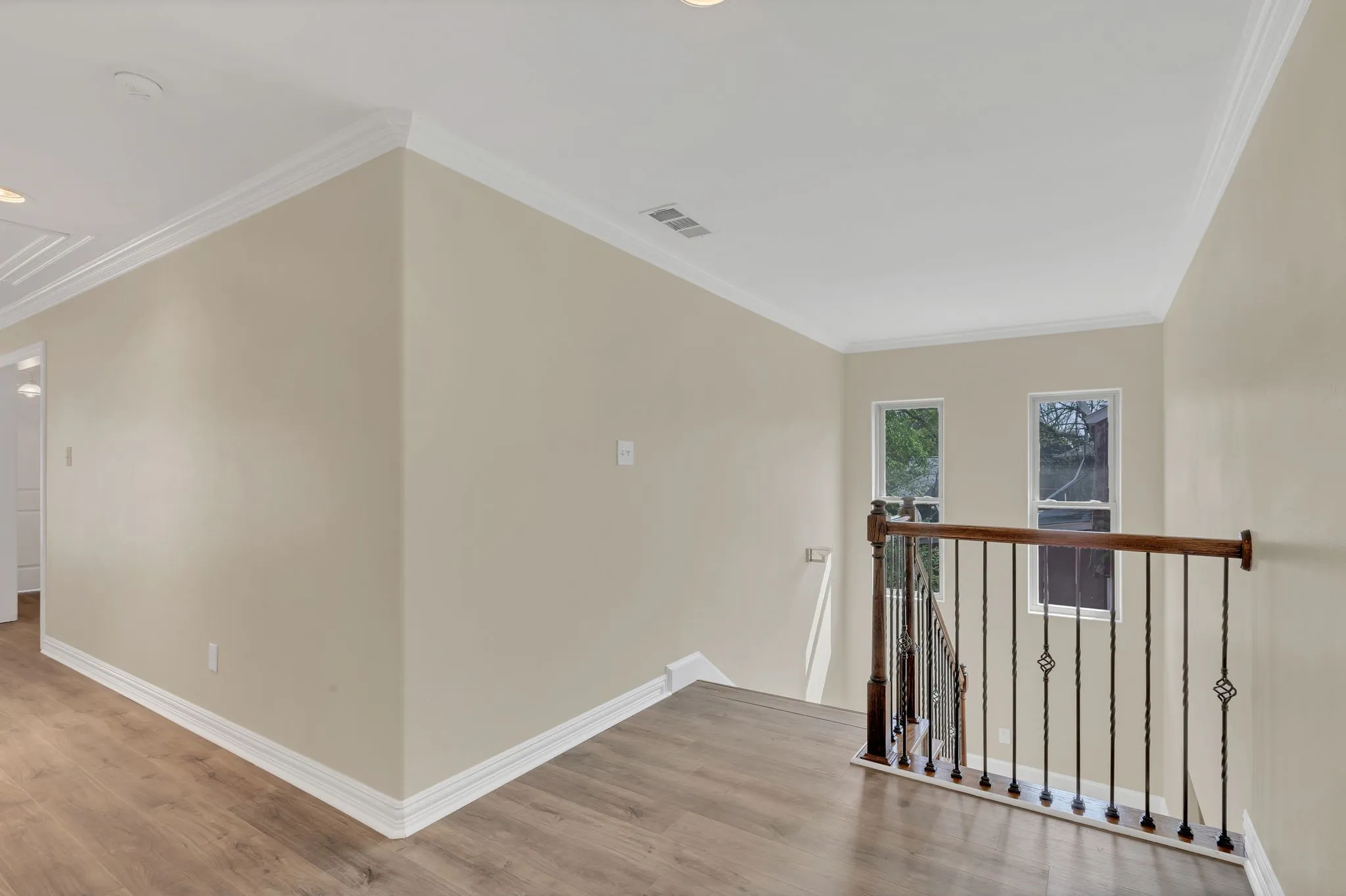 Single Family Residence For Rent in Dallas County , 5921 Llano Avenue, Dallas, Texas 75206, 5 Bedroom, 6 Bathroom, Garage spaces, 3,221 Sqft, built in 2007, mls#21400930, Real Estate Agent in Dallas, Homes For Rent in Dallas county, Homes For Rent in Dallas, Realtor in Dallas Texas, Real Estate Brokerage Independent Realty Texas, Luminita Cordes Realtor