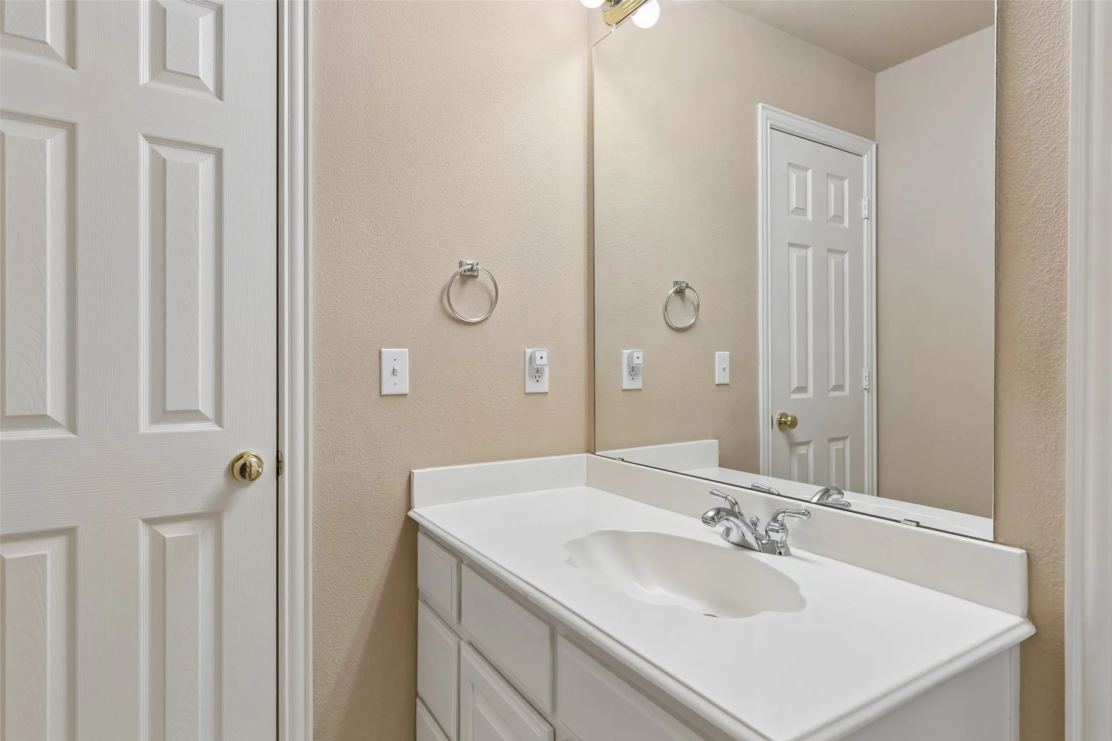 Single Family Residence For Sale in Denton County , 5263 Loma Alta Drive, Frisco, Texas 75034, 4 Bedroom, 3 Bathroom, 2 Garage spaces, 3,253 Sqft, built in 1998, mls#21400606, Real Estate Agent in Frisco, Homes For Sale in Denton county, Homes For Sale in Frisco, Realtor in Frisco Texas, Real Estate Brokerage Independent Realty Texas, Luminita Cordes Realtor