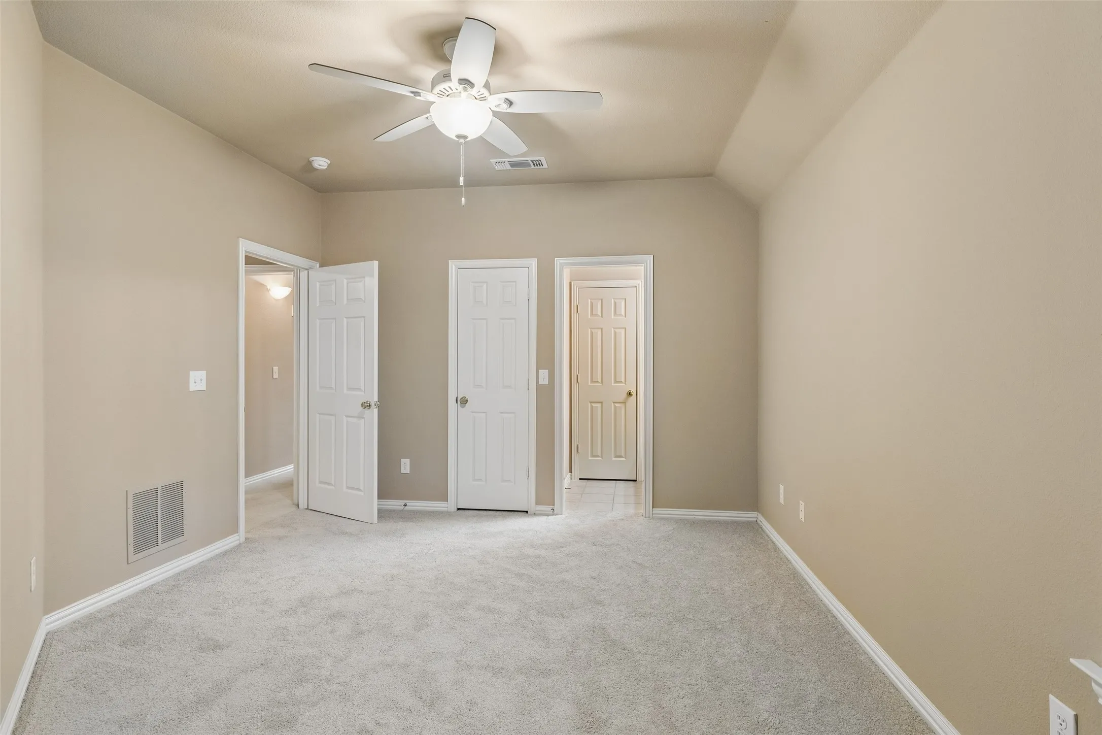 Single Family Residence For Sale in Denton County , 5263 Loma Alta Drive, Frisco, Texas 75034, 4 Bedroom, 3 Bathroom, 2 Garage spaces, 3,253 Sqft, built in 1998, mls#21400606, Real Estate Agent in Frisco, Homes For Sale in Denton county, Homes For Sale in Frisco, Realtor in Frisco Texas, Real Estate Brokerage Independent Realty Texas, Luminita Cordes Realtor