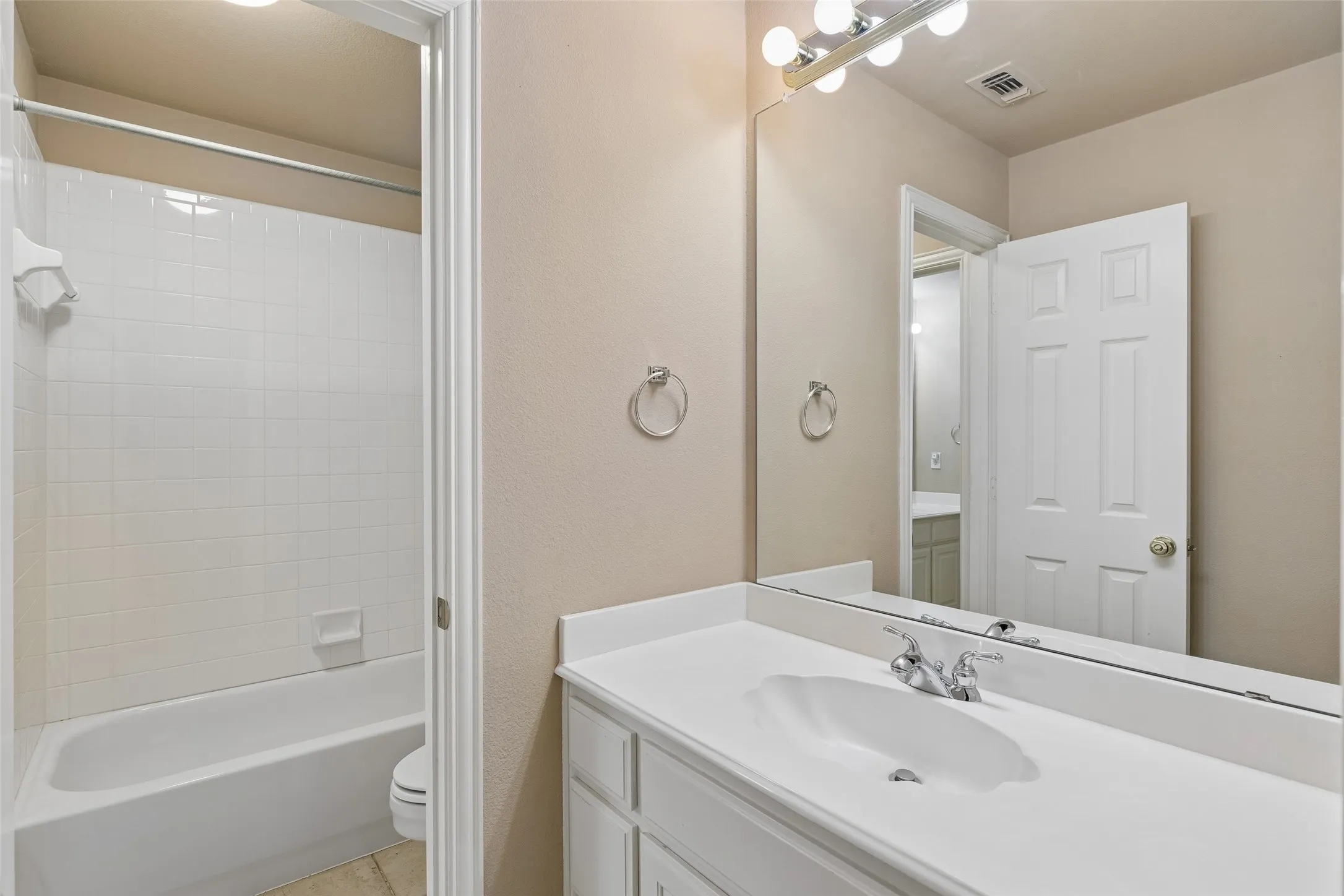 Single Family Residence For Sale in Denton County , 5263 Loma Alta Drive, Frisco, Texas 75034, 4 Bedroom, 3 Bathroom, 2 Garage spaces, 3,253 Sqft, built in 1998, mls#21400606, Real Estate Agent in Frisco, Homes For Sale in Denton county, Homes For Sale in Frisco, Realtor in Frisco Texas, Real Estate Brokerage Independent Realty Texas, Luminita Cordes Realtor